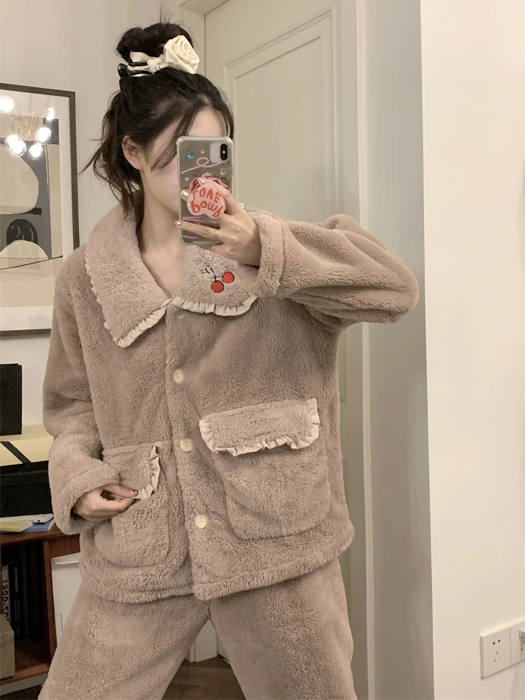 Thickened Coral Fleece Sleepwear Women's Autumn Winter Cute Princess Style Home Clothes Sweet Cherry Flannel Set Long Sleeve
Thickened Coral Fleece Sleepwear Women's Autumn Winter Cute Princess Style Home Clothes Sweet Cherry Flannel Set Long Sleeve