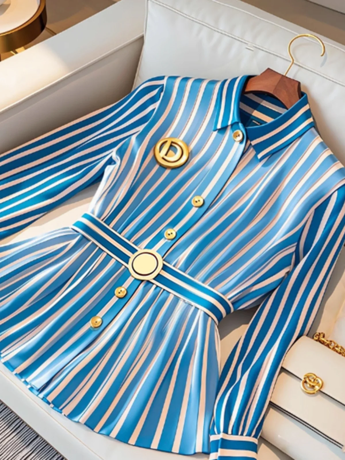 Blue Striped Long Sleeve Shirt Women Early Autumn 2025 Luxury Sensation Waist-Cinching Beautiful Top Korean Style Commute Wind
Blue Striped Long Sleeve Shirt Women Early Autumn 2025 Luxury Sensation Waist-Cinching Beautiful Top Korean Style Commute Wind