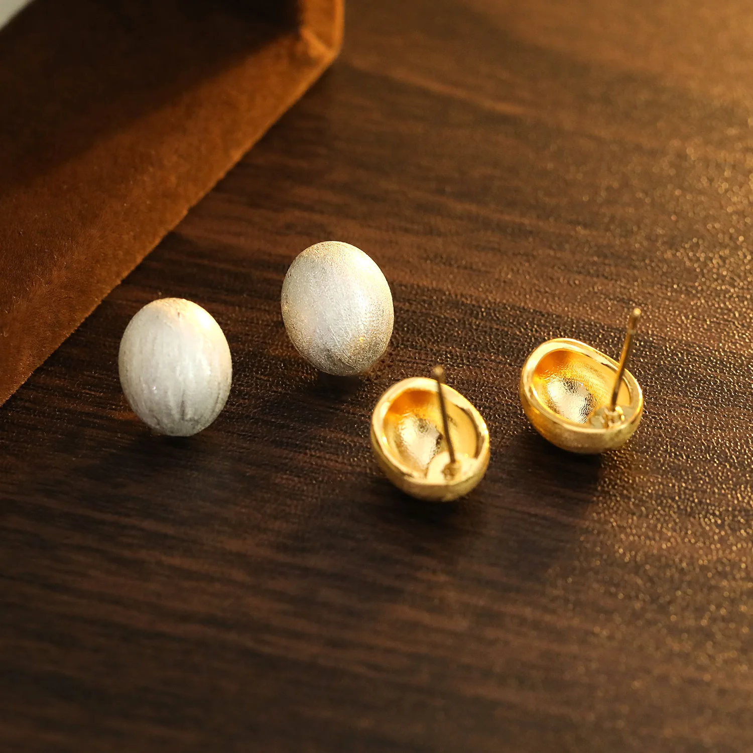 High Quality S925 Silver Minimalist Geometric Oval Bean Brushed Earrings Women INS Style Luxury Temper Fashion Ball Earrings
High Quality S925 Silver Minimalist Geometric Oval Bean Brushed Earrings Women INS Style Luxury Temper Fashion Ball Earrings