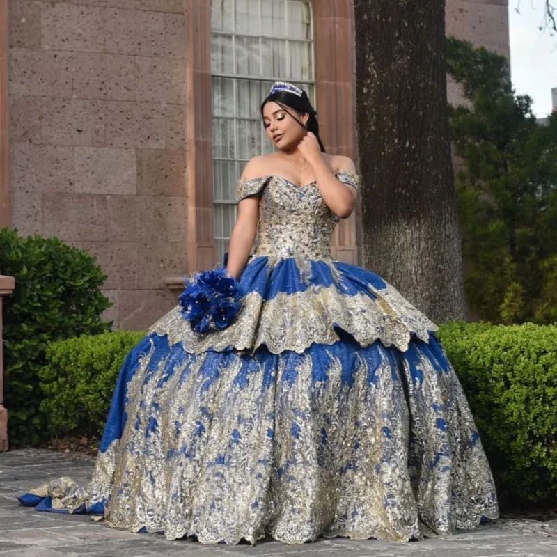 Customized royal blue Quinceanera Dresses Off the Shoulder Golden glitter applique Tull Lace Long tail Vestido 15 Quinceanera
Customized royal blue Quinceanera Dresses Off the Shoulder Golden glitter applique Tull Lace Long tail Vestido 15 Quinceanera