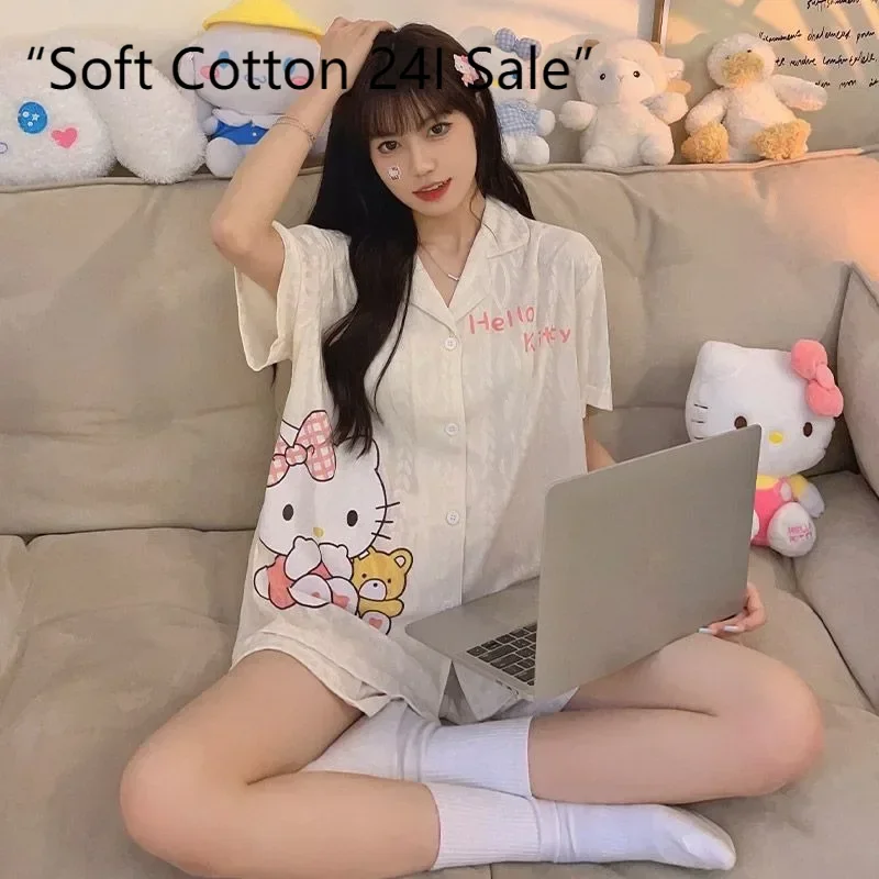 Summer new jacquard cotton short-sleeved shorts cardigan cartoon Hello Kitty pajamas cute loungewear two-piece set
Summer new jacquard cotton short-sleeved shorts cardigan cartoon Hello Kitty pajamas cute loungewear two-piece set
