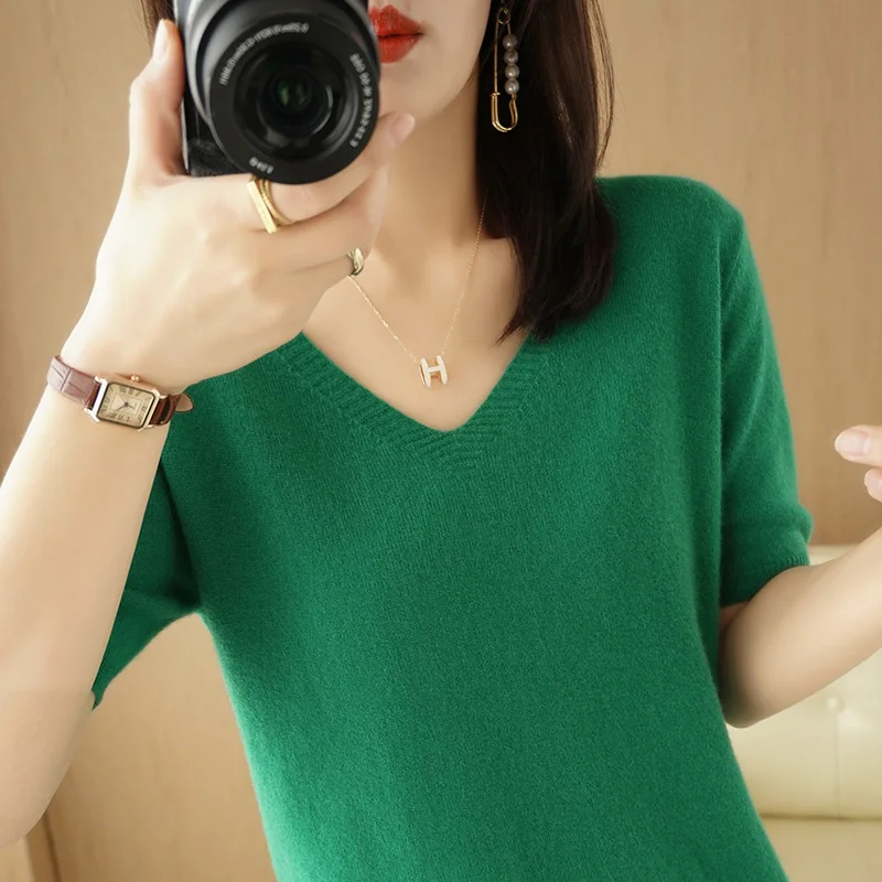 Spring Summer New Pure Color V-Neck Knitted Short Sleeve Women's Loose Casual Top Thin Vest T-Shirt Overhead Korean Style
Spring Summer New Pure Color V-Neck Knitted Short Sleeve Women's Loose Casual Top Thin Vest T-Shirt Overhead Korean Style