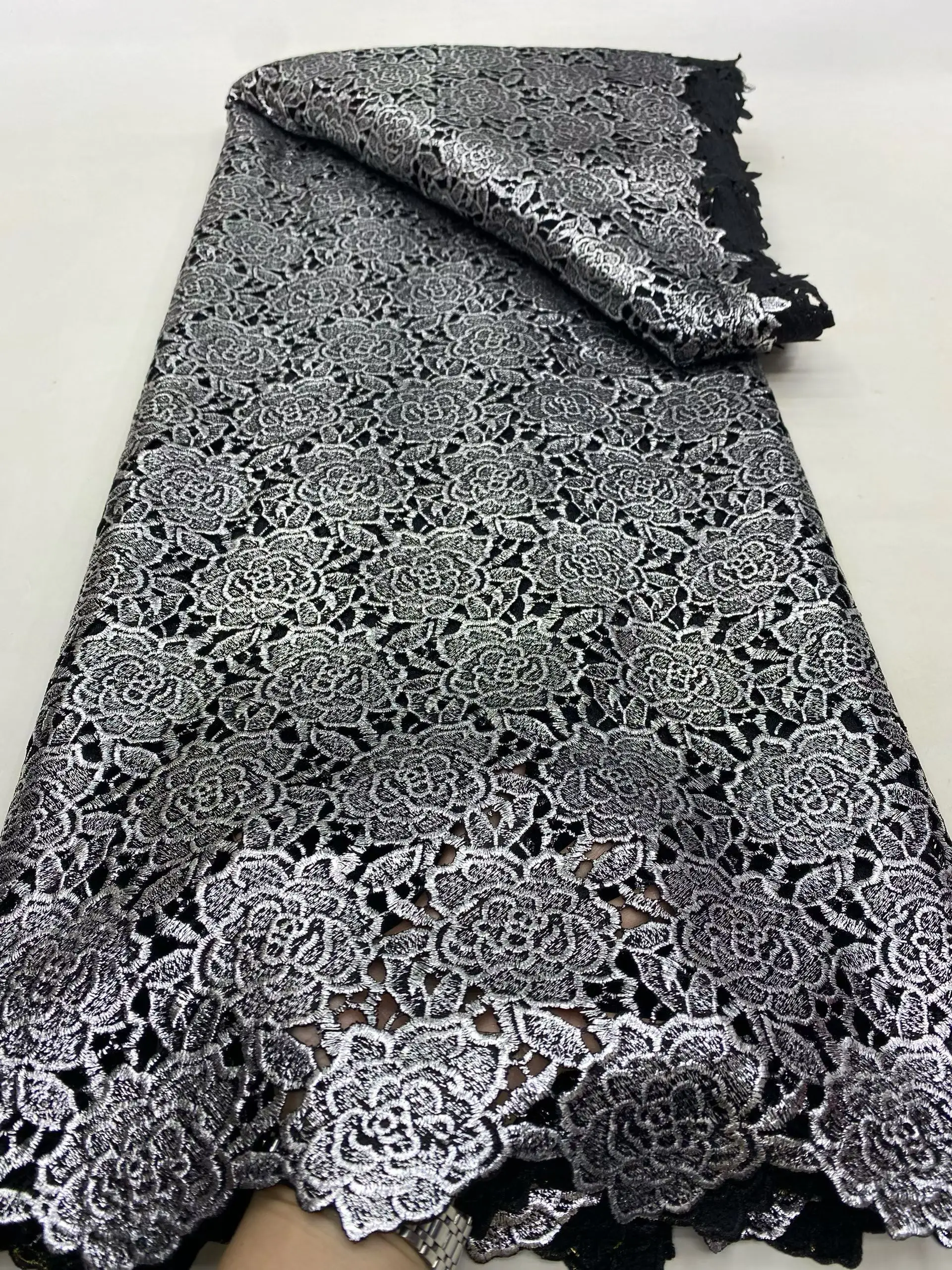 Latest Silver African Nigerian Guipure Cord Lace Fabric 2025 High Quality French Water Soluble Lace Fabric For Women KDP25159
Latest Silver African Nigerian Guipure Cord Lace Fabric 2025 High Quality French Water Soluble Lace Fabric For Women KDP25159