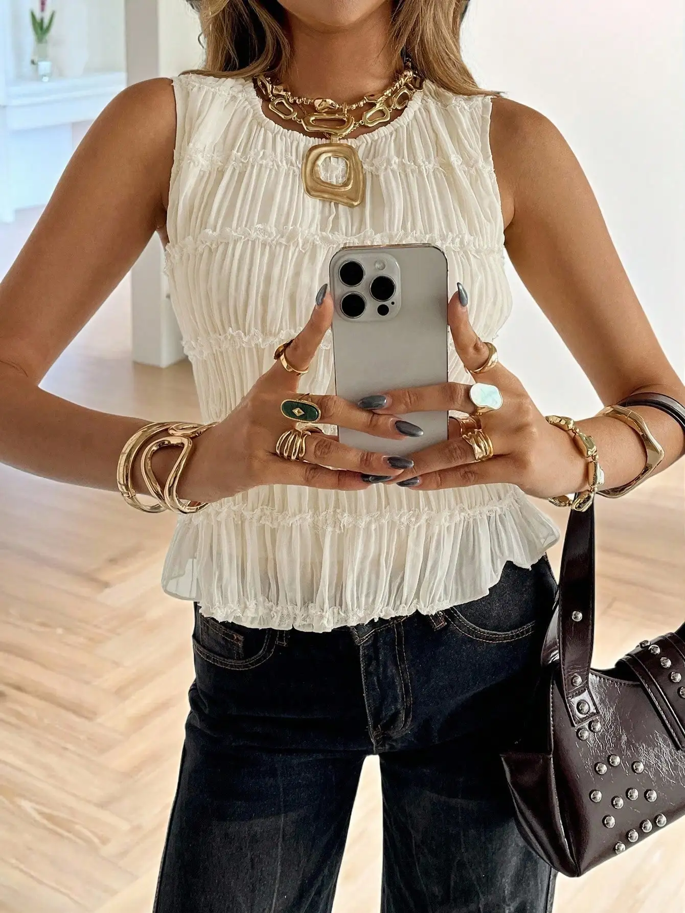 Women's White Pleated Ruffle Camisole Top with Lace Trim, Sleeveless Summer Casual Blouse for Festival & Night Out
Women's White Pleated Ruffle Camisole Top with Lace Trim, Sleeveless Summer Casual Blouse for Festival & Night Out