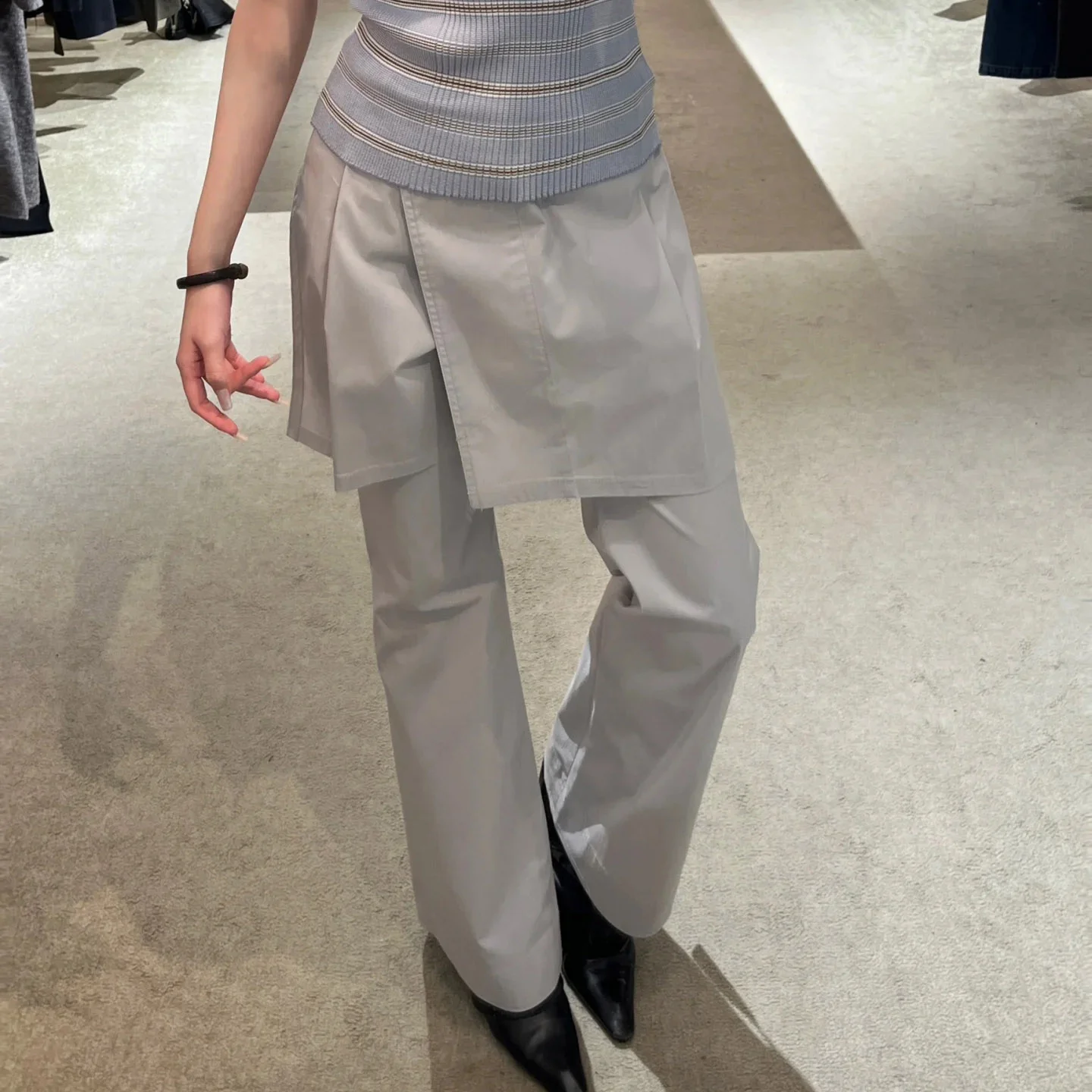 High Quality Layered Wrap Short Skirt Micro Flared Design Thin Fabric Slimming Casual Pants High Waist Loose Fit Women's Wear
High Quality Layered Wrap Short Skirt Micro Flared Design Thin Fabric Slimming Casual Pants High Waist Loose Fit Women's Wear