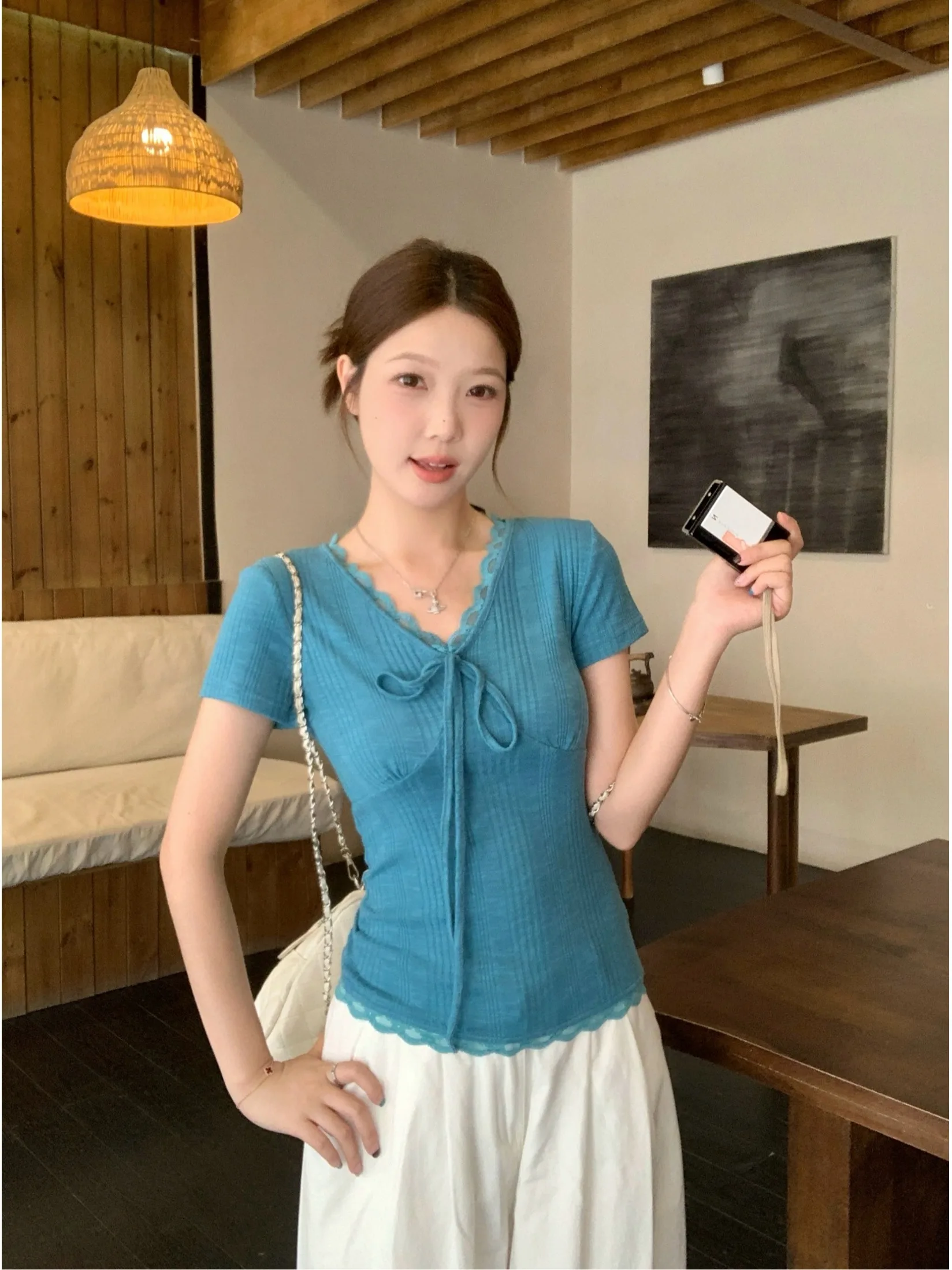 Blue Lace Trim Short Sleeve T-Shirt plus Size V-Neck Slimming Design Belted Summer New Style Korean Version Commute Wind Wome...
Blue Lace Trim Short Sleeve T-Shirt plus Size V-Neck Slimming Design Belted Summer New Style Korean Version Commute Wind Wome...