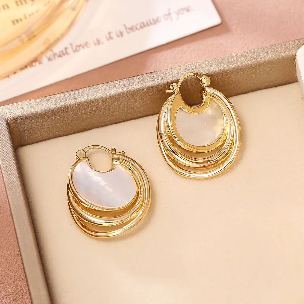 Light luxury design, multi-layered metal mother-of-pearl earrings, high-end, fashionable, elegant and cool style earrings
Light luxury design, multi-layered metal mother-of-pearl earrings, high-end, fashionable, elegant and cool style earrings