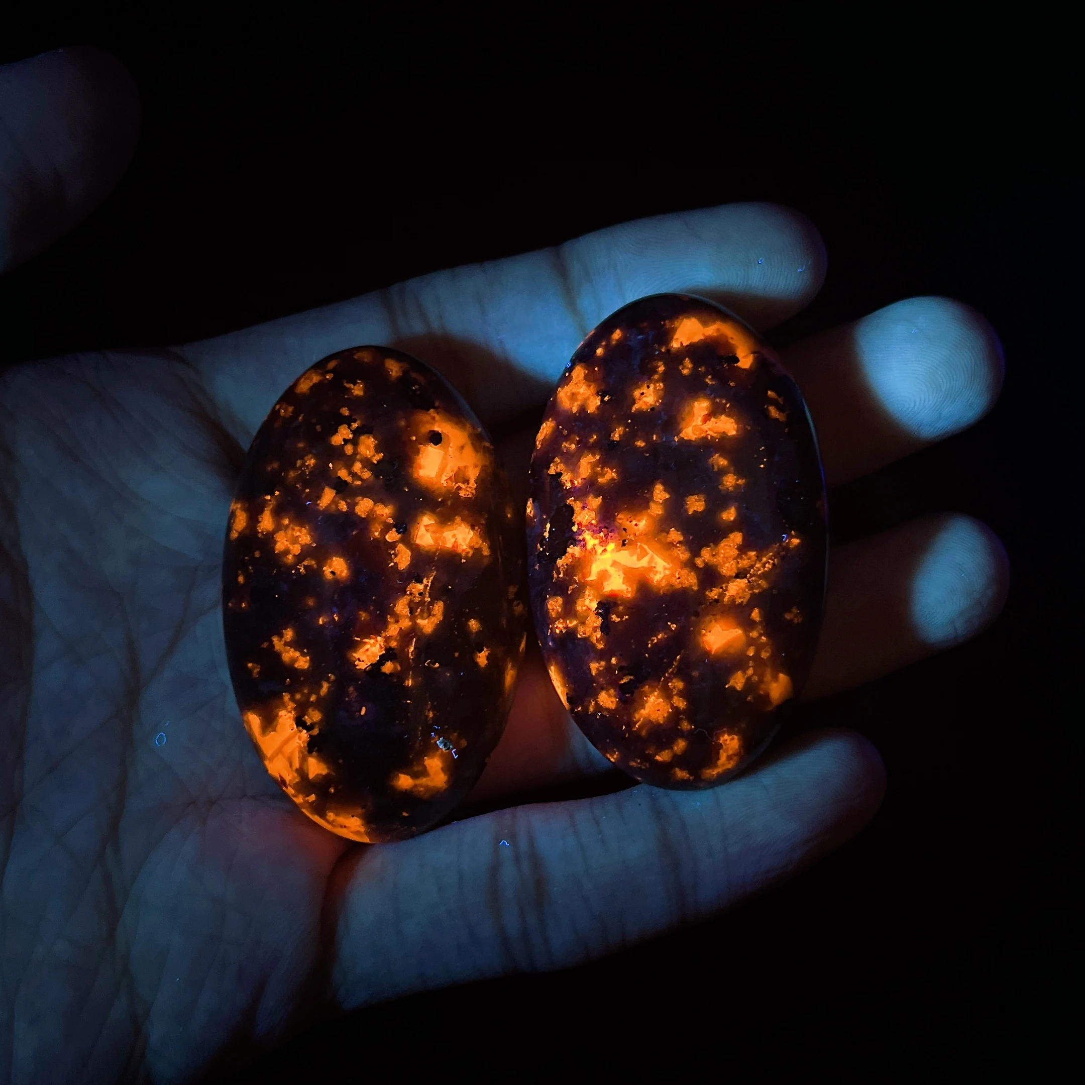 Natural Yooperlite Crystal Pocket Palm Stone Energy Flame Stone Reiki Healing Gift Mineral message tool Home Decor Gift
Natural Yooperlite Crystal Pocket Palm Stone Energy Flame Stone Reiki Healing Gift Mineral message tool Home Decor Gift