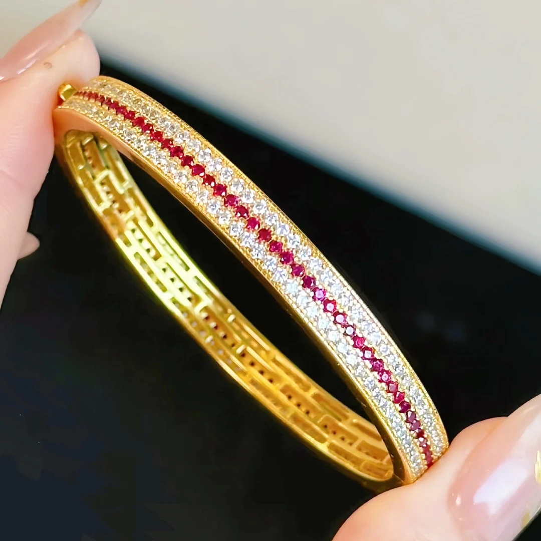Point Diamond Flashing Rose Bracelet 9999 24K Real Gold Three-row Diamond Snap Bracelet for Girlfriend
Point Diamond Flashing Rose Bracelet 9999 24K Real Gold Three-row Diamond Snap Bracelet for Girlfriend