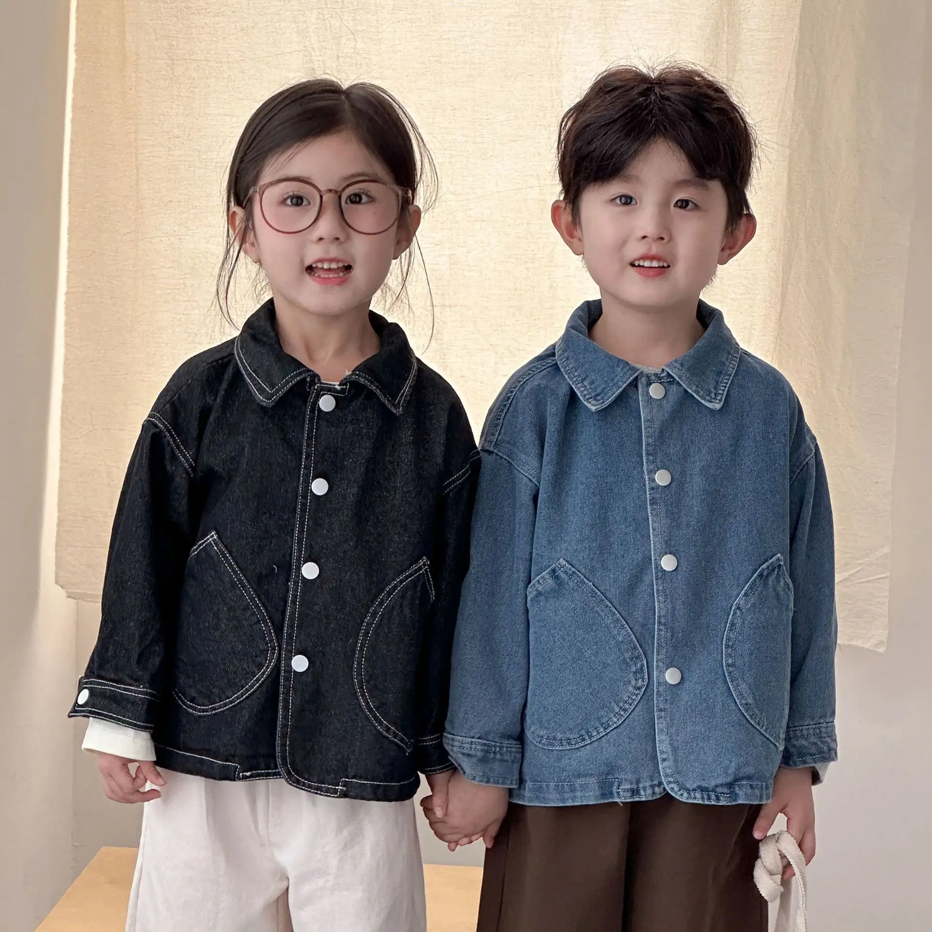 2025 Autumn New Children Denim Coat Fashion Boys Long Sleeve Jacket Girls Casual Cardigan Baby Denim Jacket Kids Clothes
2025 Autumn New Children Denim Coat Fashion Boys Long Sleeve Jacket Girls Casual Cardigan Baby Denim Jacket Kids Clothes