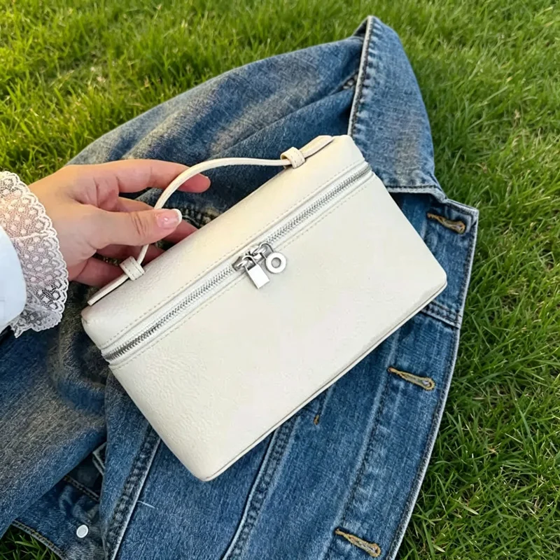 CLAREGQI 2026 New Women's Genuine Leather Mini Box Handbag, Multiple Colors Available, Top Handle Crossbody Bag, Fashion Zipper
CLAREGQI 2026 New Women's Genuine Leather Mini Box Handbag, Multiple Colors Available, Top Handle Crossbody Bag, Fashion Zipper