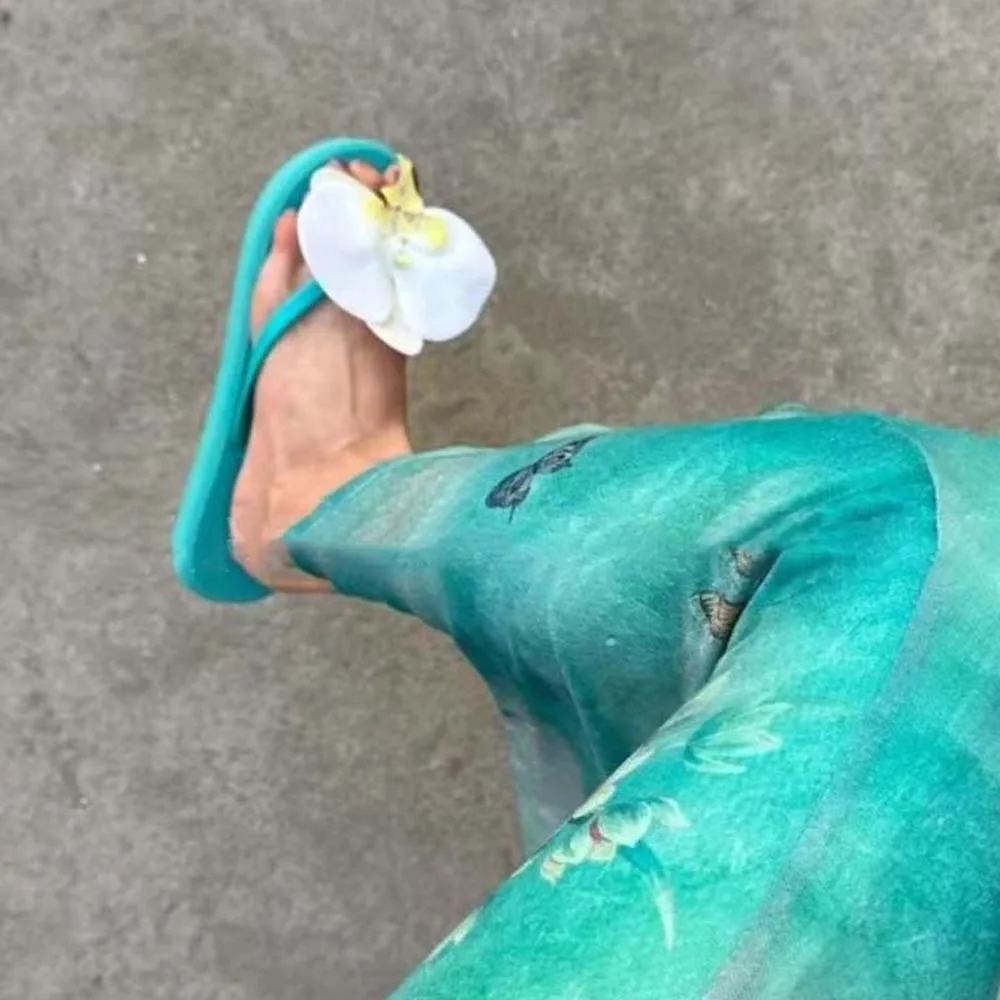 Creative PE Butterfly Orchid Flip Flops Anti-slip PVC Moth Orchid Household Shoes Thickened Green Women Flower Slippers Girls
Creative PE Butterfly Orchid Flip Flops Anti-slip PVC Moth Orchid Household Shoes Thickened Green Women Flower Slippers Girls