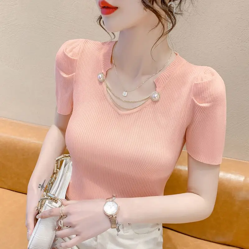 2024 Summer New Ice Silk T-shirt Short-sleeved Top Women's V Neck Appliques All Matching Slim -fitting Thin Knitted Sweater L182
2024 Summer New Ice Silk T-shirt Short-sleeved Top Women's V Neck Appliques All Matching Slim -fitting Thin Knitted Sweater L182