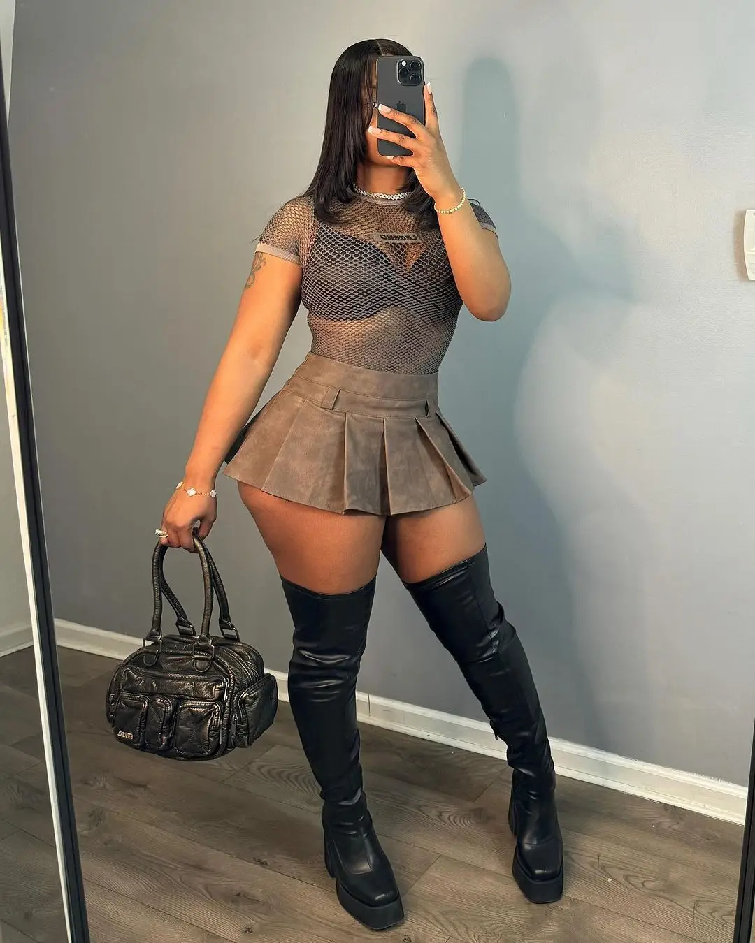 Women Fashion Summer Clothes Y2K Streetwear Leather Mini Skirt 2024 High Waist Pencil Short Pleated Skirt Cute Sexy Dress
Women Fashion Summer Clothes Y2K Streetwear Leather Mini Skirt 2024 High Waist Pencil Short Pleated Skirt Cute Sexy Dress