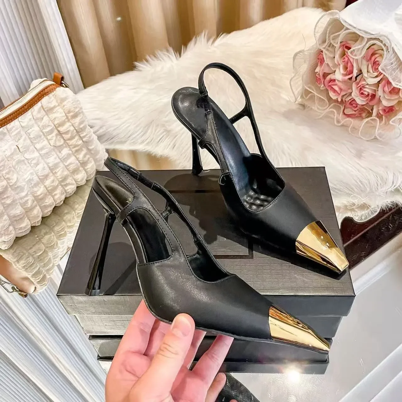 Top Designer formal shoes dia high heels black pointed Women sexy party wedding sandals
Top Designer formal shoes dia high heels black pointed Women sexy party wedding sandals