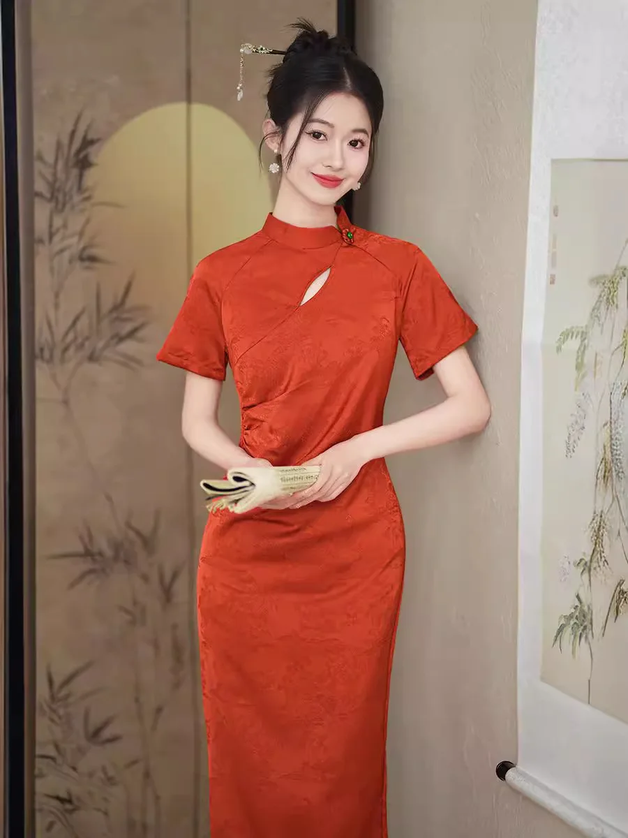 Новинка 2024 года, улучшенное модное платье Qipao в китайском стиле для молодежи, яркое однотонное платье средней длины
Новинка 2024 года, улучшенное модное платье Qipao в китайском стиле для молодежи, яркое однотонное платье средней длины