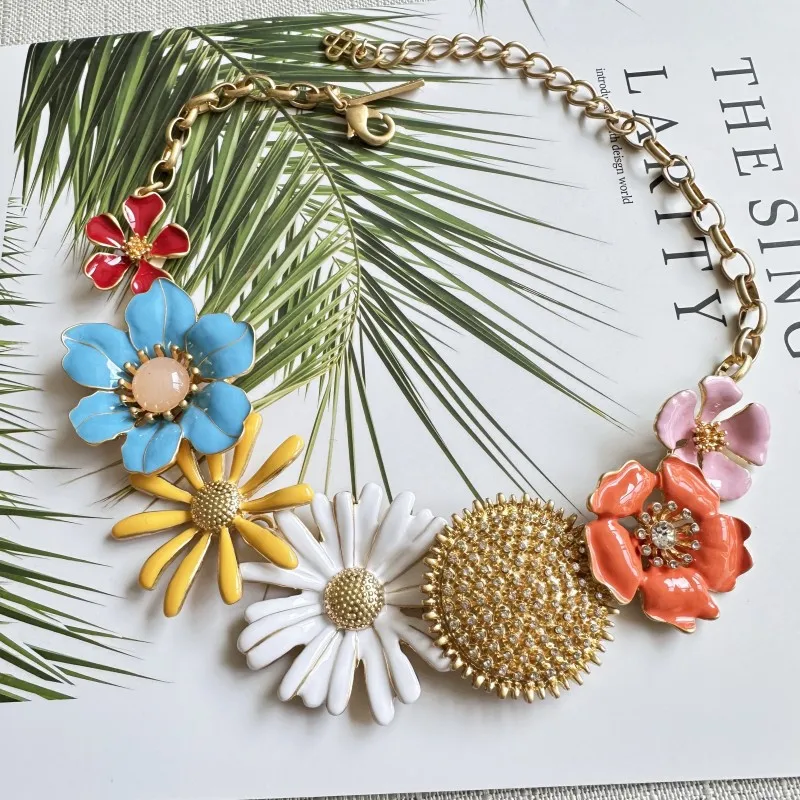 Europe and America Fashionable, exaggerated, retro matte colored enamel glaze flower necklace, banquet jewelry for women
Europe and America Fashionable, exaggerated, retro matte colored enamel glaze flower necklace, banquet jewelry for women