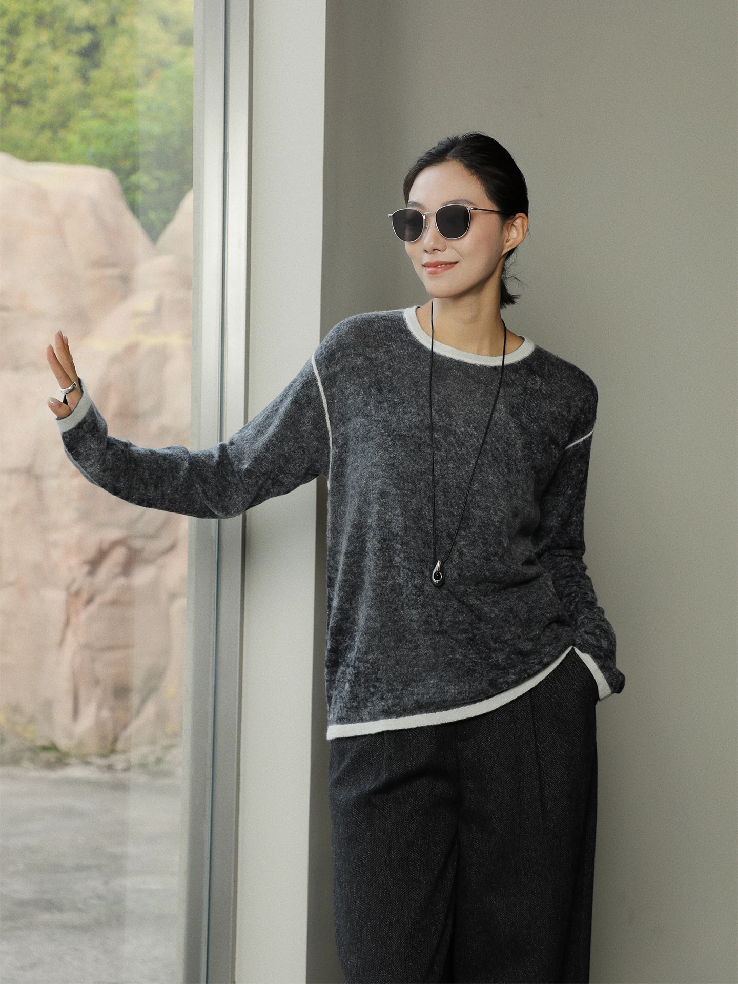 Двухцветный вязаный свитер с эффектом двухслойности, круглый вырез, женский, весенний, новый, свободный крой, модный, антивозрастной эффект
Двухцветный вязаный свитер с эффектом двухслойности, круглый вырез, женский, весенний, новый, свободный крой, модный, антивозрастной эффект