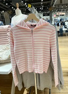 Новая полосатая толстовка Doudou с двойной молнией или вязаный свитер для женщин, весенне-осенний открытый кардиган BM Sle Sweet из нейлона и хлопка B...
Новая полосатая толстовка Doudou с двойной молнией или вязаный свитер для женщин, весенне-осенний открытый кардиган BM Sle Sweet из нейлона и хлопка B...