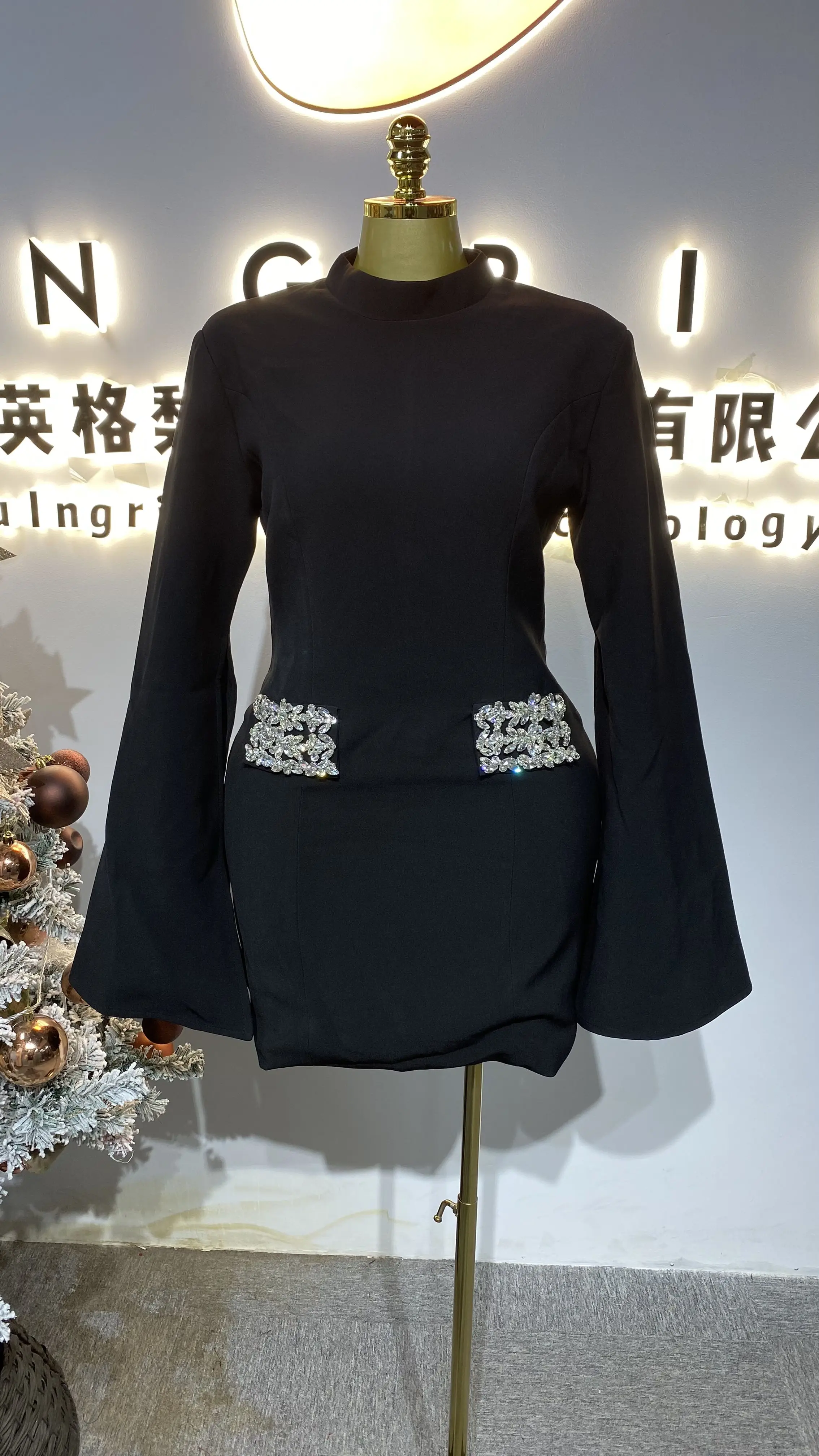 Новое элегантное вечернее платье с бриллиантами, сексуальное короткое черное бандажное платье для дня рождения - GZXX487
Новое элегантное вечернее платье с бриллиантами, сексуальное короткое черное бандажное платье для дня рождения - GZXX487