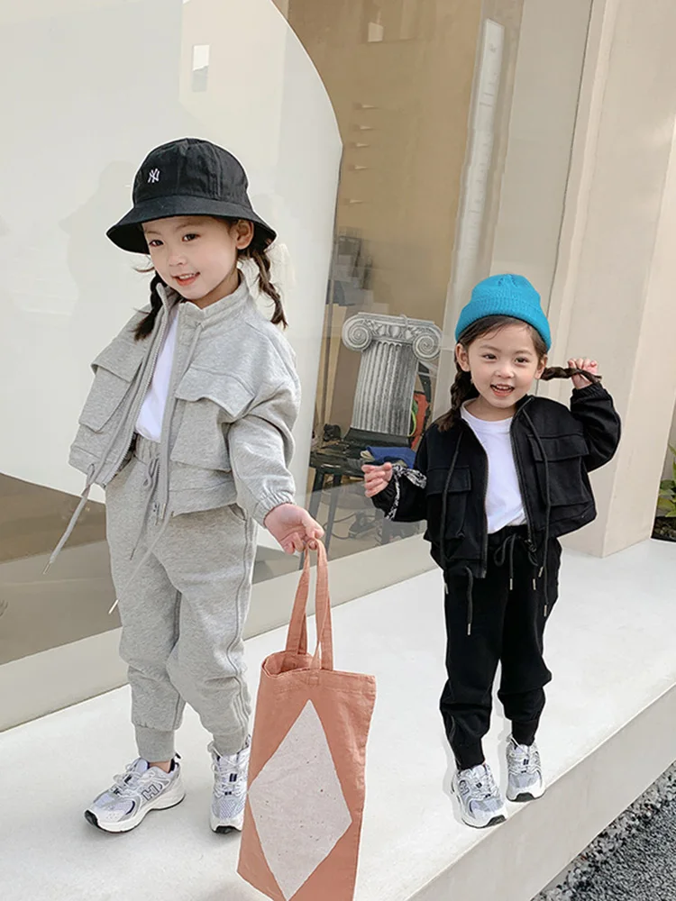Girls' Sweater Sports Casual Suit Children's Cardigan Zipper Loose Korean Style Bench-toe Middle Waist Tooling Two-piece Set
Girls' Sweater Sports Casual Suit Children's Cardigan Zipper Loose Korean Style Bench-toe Middle Waist Tooling Two-piece Set