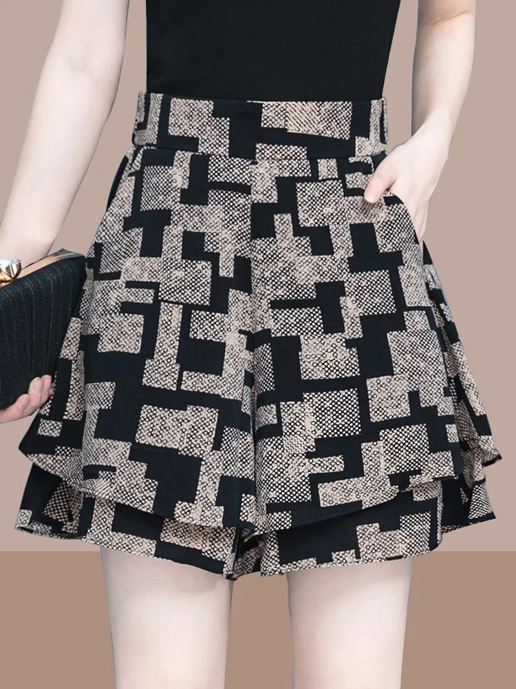 Women ' s High Waisted Wide Leg Plaid Shorts Ice Silk Casual Skirt Hot Pants for Summer
Women ' s High Waisted Wide Leg Plaid Shorts Ice Silk Casual Skirt Hot Pants for Summer