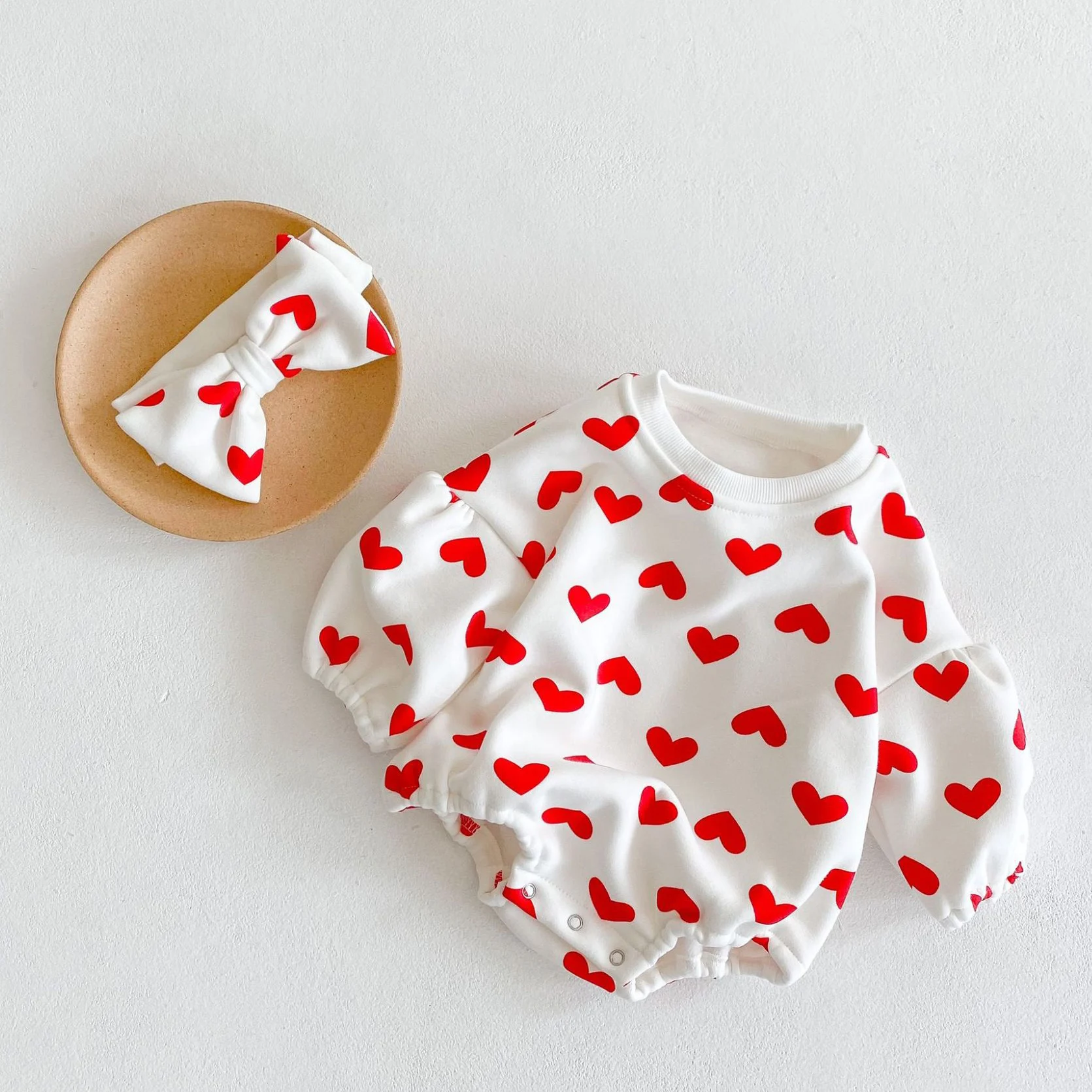 0-24M Newborn Kid Baby Girl Winter Clothes Plush Warm Baby Romper Thick Jumpsuit Heart Print Bodysuit Cute Sweet Outfit
0-24M Newborn Kid Baby Girl Winter Clothes Plush Warm Baby Romper Thick Jumpsuit Heart Print Bodysuit Cute Sweet Outfit