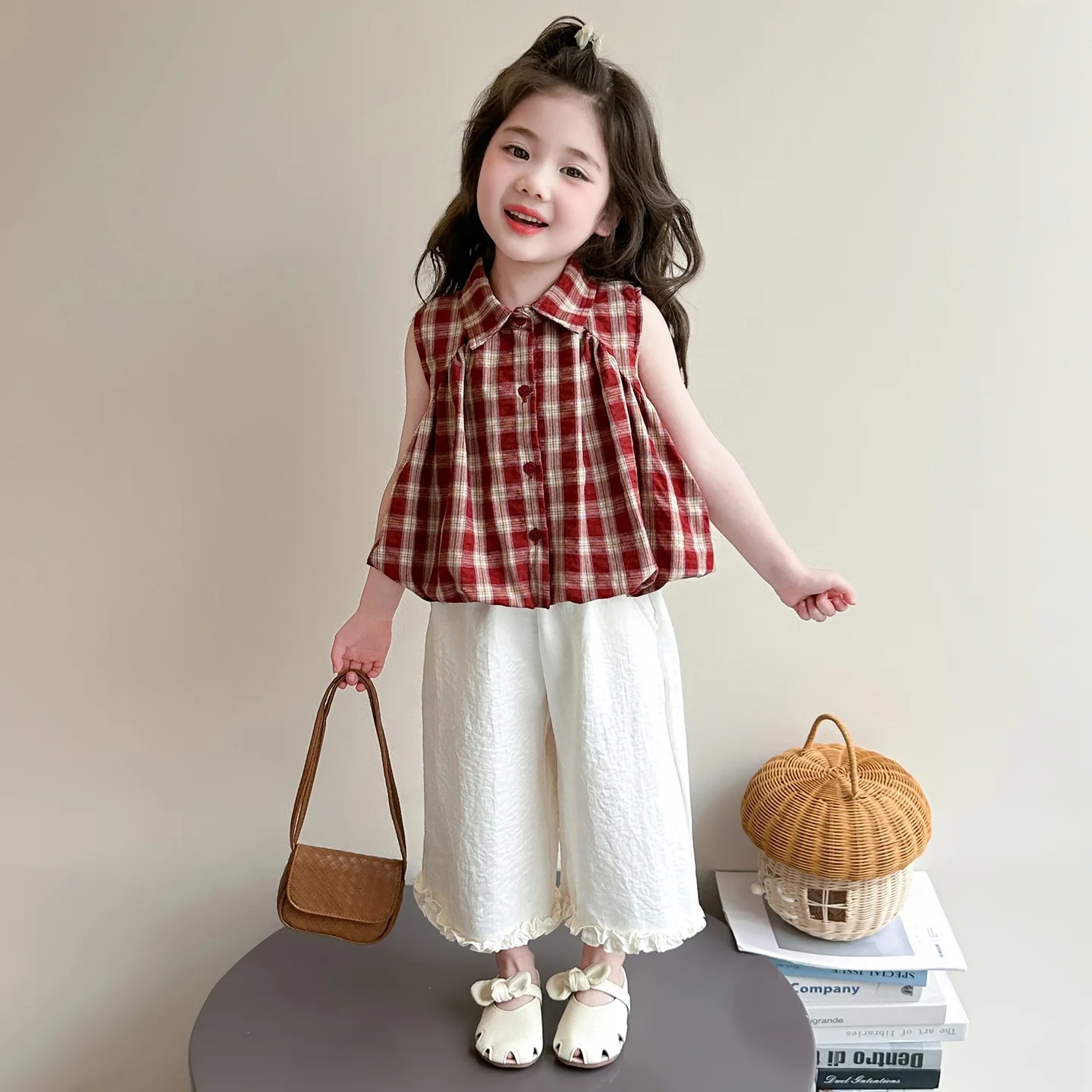 Girls Red Checkered Doll Collar Set Summer 2026 New Korean Edition Childrens Sleeveless Shirt Two Piece Set
Girls Red Checkered Doll Collar Set Summer 2026 New Korean Edition Childrens Sleeveless Shirt Two Piece Set