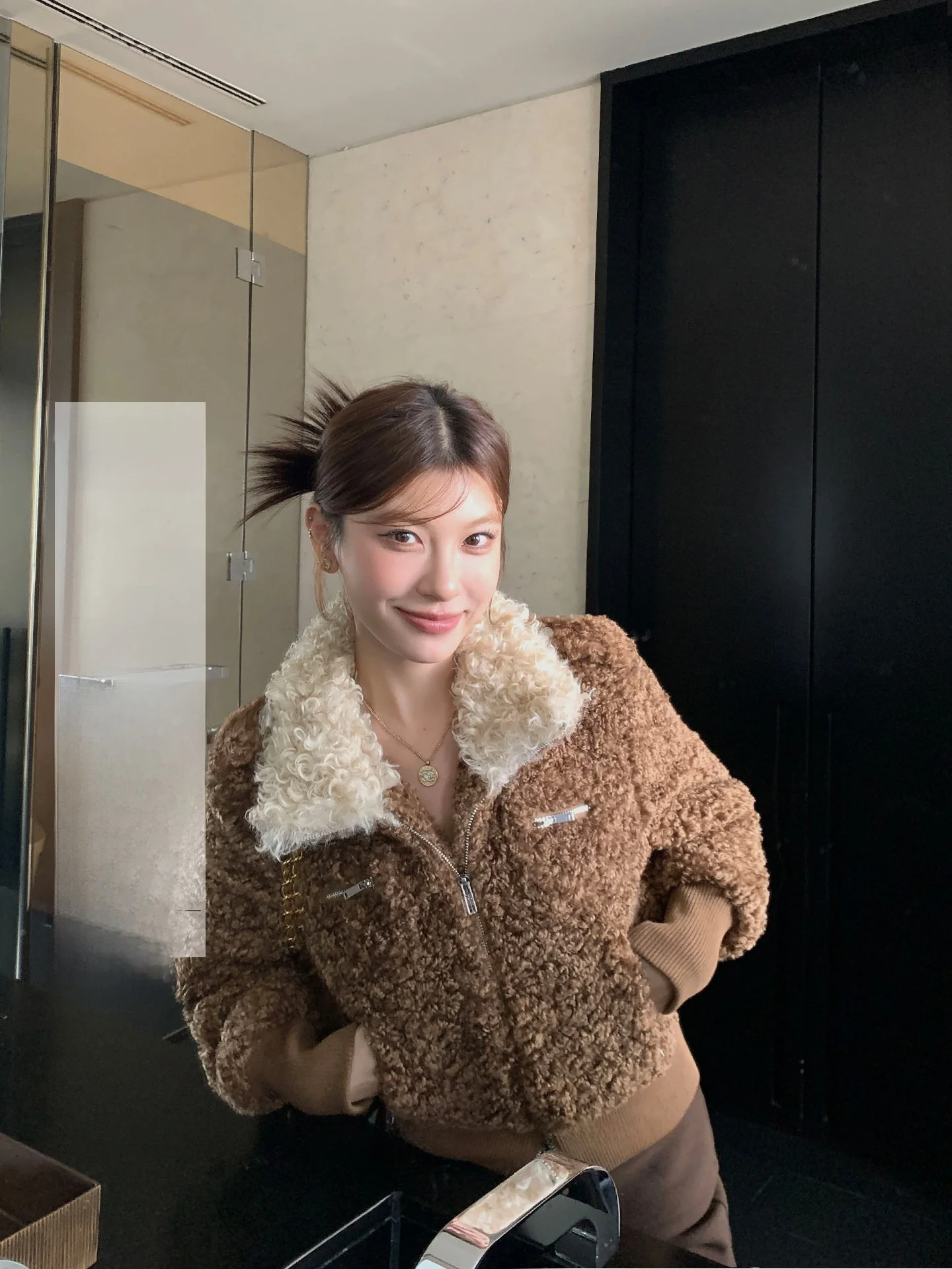 LIONE Teddy Tartan Short Fur Jacket Slim Fit Eco-Friendly Lamb Velvet Color Block Zipper Casual Style Women's Coat
LIONE Teddy Tartan Short Fur Jacket Slim Fit Eco-Friendly Lamb Velvet Color Block Zipper Casual Style Women's Coat
