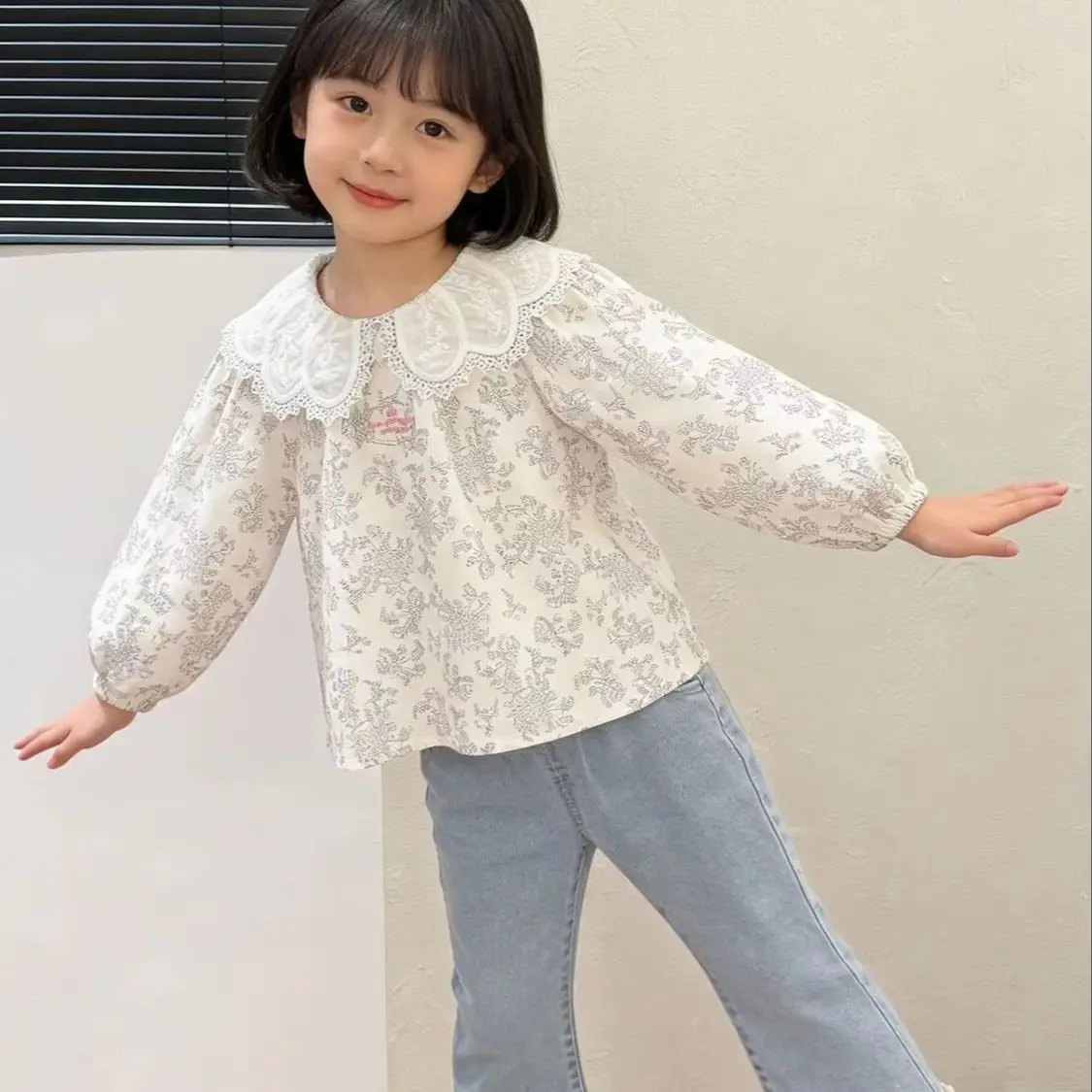 Children's Spring and Autumn Set Fashion New Baby and Girls' Floral Top+Jeans Two Piece Set 90-140cm
Children's Spring and Autumn Set Fashion New Baby and Girls' Floral Top+Jeans Two Piece Set 90-140cm