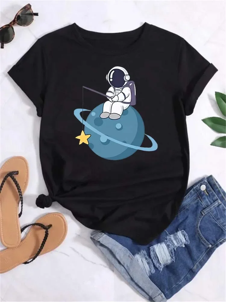 Astronaut Print Tee, Casual Short Sleeve Crew Neck Top for Spring & Summer, Women's Plus Size T-shirt Clothing
Astronaut Print Tee, Casual Short Sleeve Crew Neck Top for Spring & Summer, Women's Plus Size T-shirt Clothing