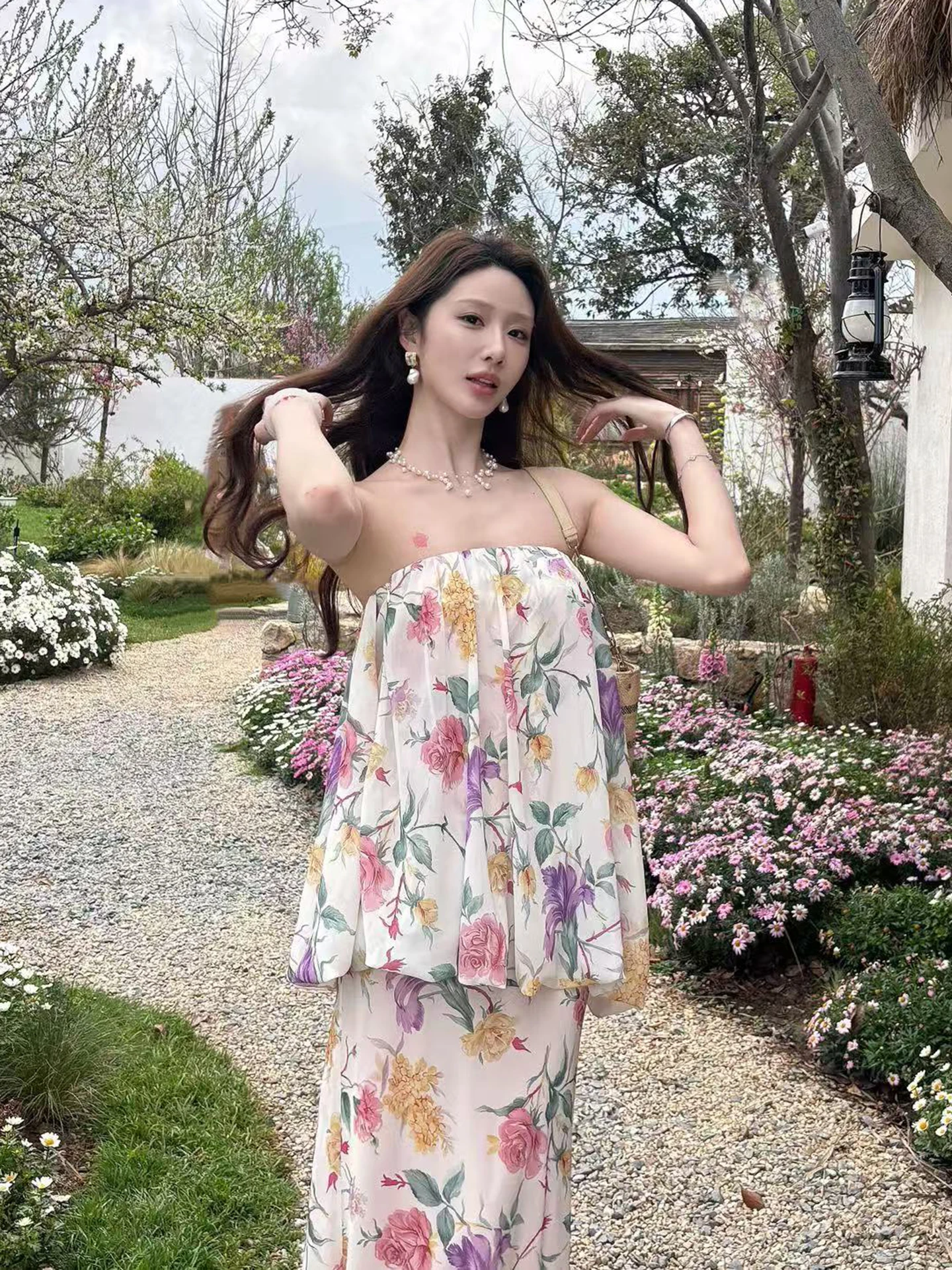 Retro Floral Halter Top And Skirt Set Women's Fashion Spring 2026 Slimming Fish Tail Two Piece Set Floral Print Ensemble
Retro Floral Halter Top And Skirt Set Women's Fashion Spring 2026 Slimming Fish Tail Two Piece Set Floral Print Ensemble