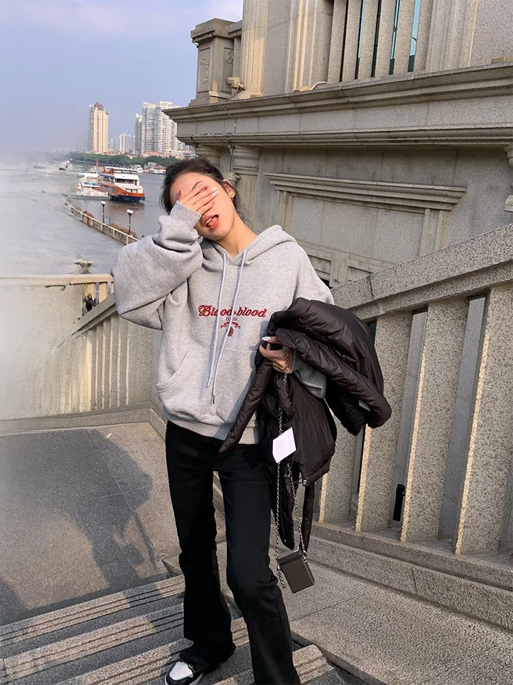 Женская толстовка с капюшоном на осень-зиму, утепленная, с надписью, оверсайз, свободного кроя, в стиле кэжуал, модная, для повседневной носки
Женская толстовка с капюшоном на осень-зиму, утепленная, с надписью, оверсайз, свободного кроя, в стиле кэжуал, модная, для повседневной носки