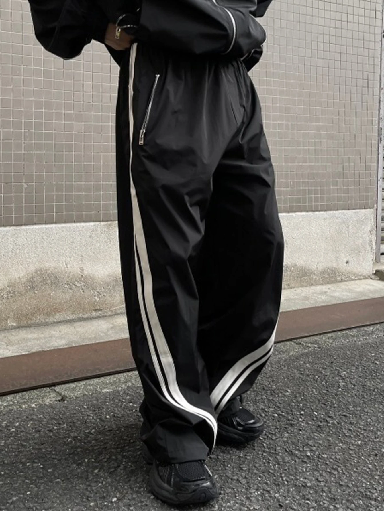 Мужские повседневные брюки-карго на шнурке с молнией, для активного отдыха, свободные прямые длинные брюки для отпуска, широкие брюки с цветными вставками
Мужские повседневные брюки-карго на шнурке с молнией, для активного отдыха, свободные прямые длинные брюки для отпуска, широкие брюки с цветными вставками