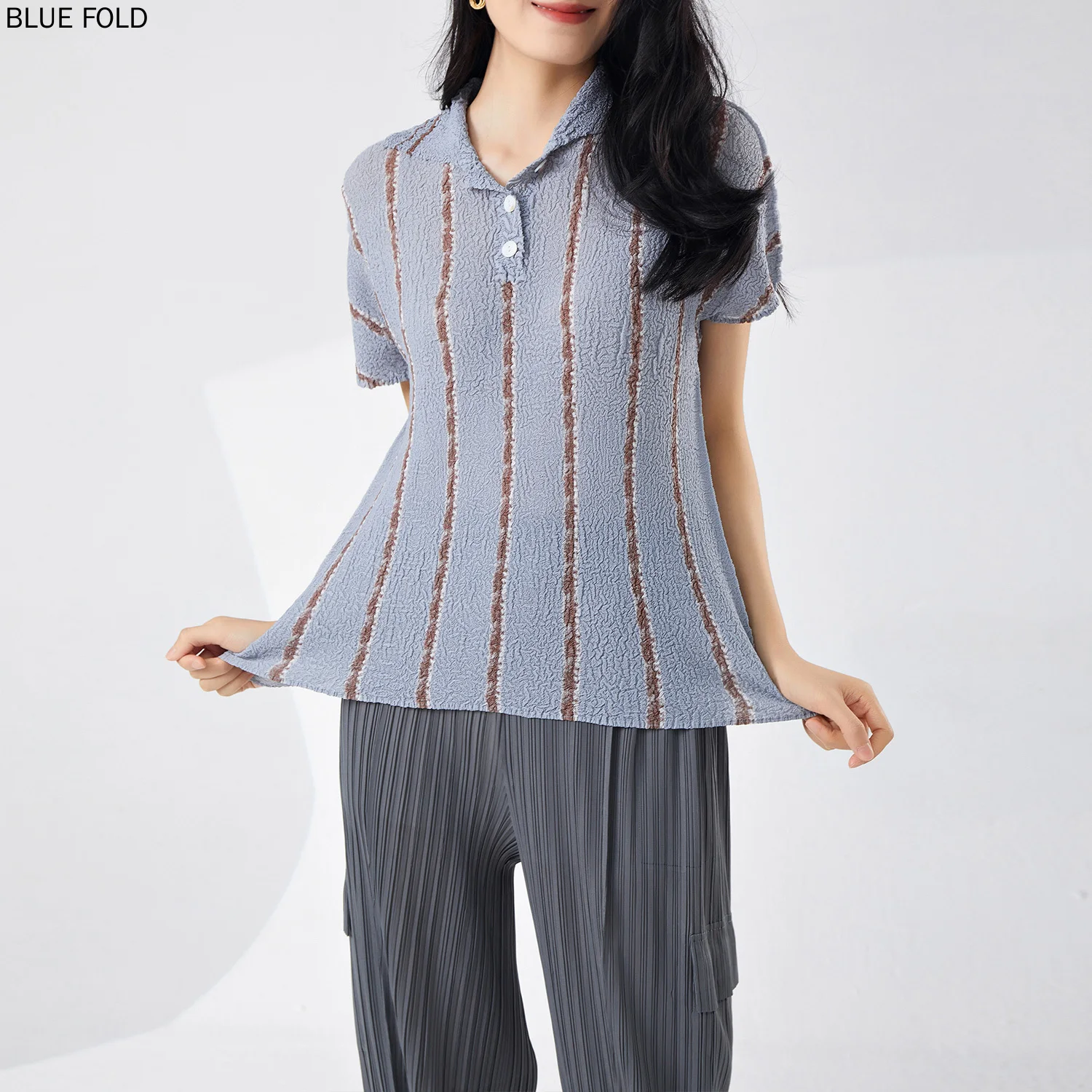 High Quality Women's Loose Casual T-Shirts Pleated Fashion Tops Design Lapels Polyester Turn-Down Collar Striped Summer Style
High Quality Women's Loose Casual T-Shirts Pleated Fashion Tops Design Lapels Polyester Turn-Down Collar Striped Summer Style