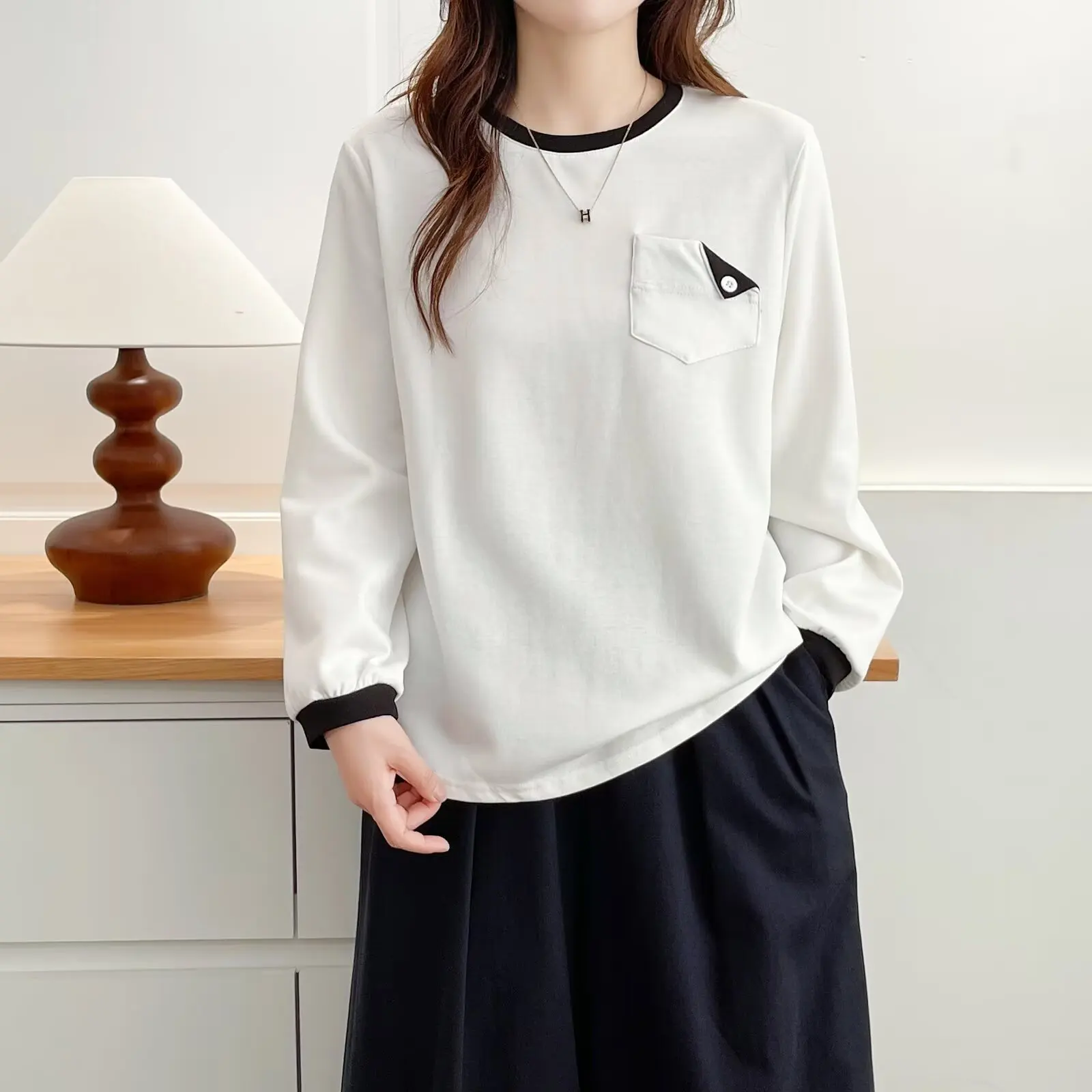 Модная женская футболка больших размеров, осенний новый стиль, простые цветные контрастные карманные украшения, топы с длинными рукавами 818
Модная женская футболка больших размеров, осенний новый стиль, простые цветные контрастные карманные украшения, топы с длинными рукавами 818