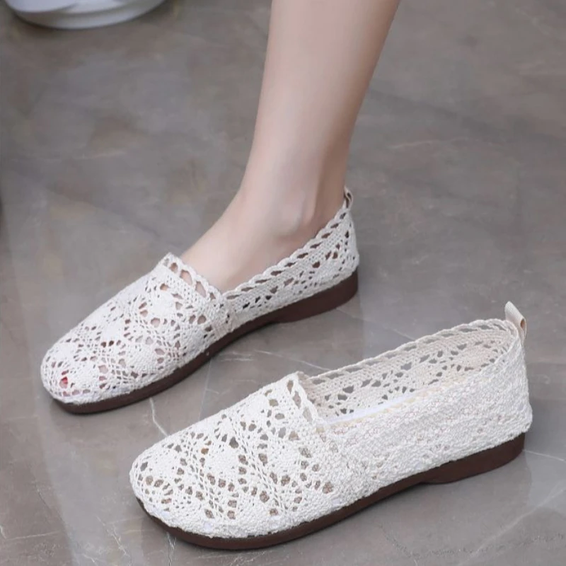 Hot Summer Women's Lace Canvas Mesh Flat Perforated Breathable Casual Shoes Design Comfortable for Mom Outdoor Wear
Hot Summer Women's Lace Canvas Mesh Flat Perforated Breathable Casual Shoes Design Comfortable for Mom Outdoor Wear