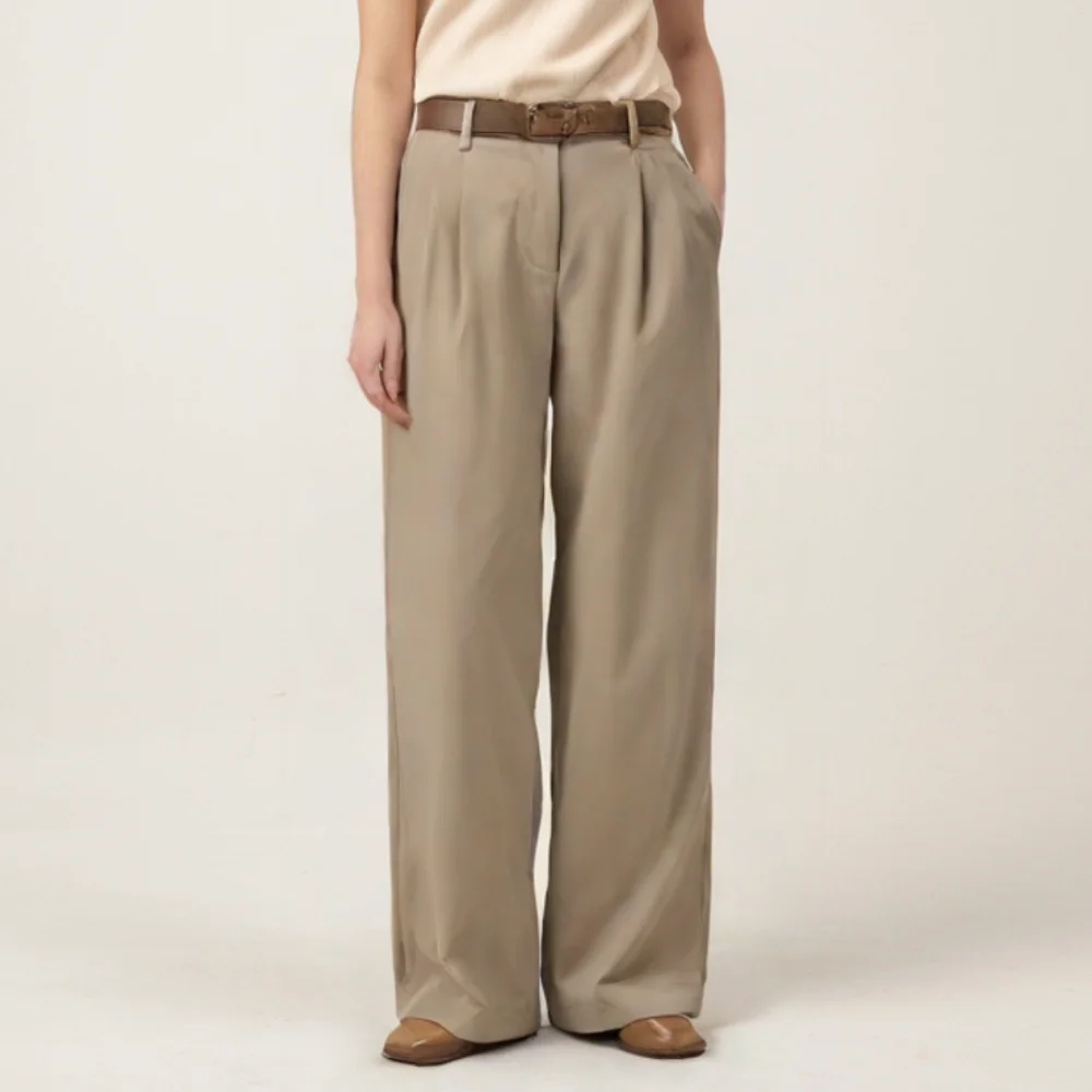 Taop&Za new wide-leg pants for women with button closure design look fashionable, comfortable and elegant, super versatile
Taop&Za new wide-leg pants for women with button closure design look fashionable, comfortable and elegant, super versatile