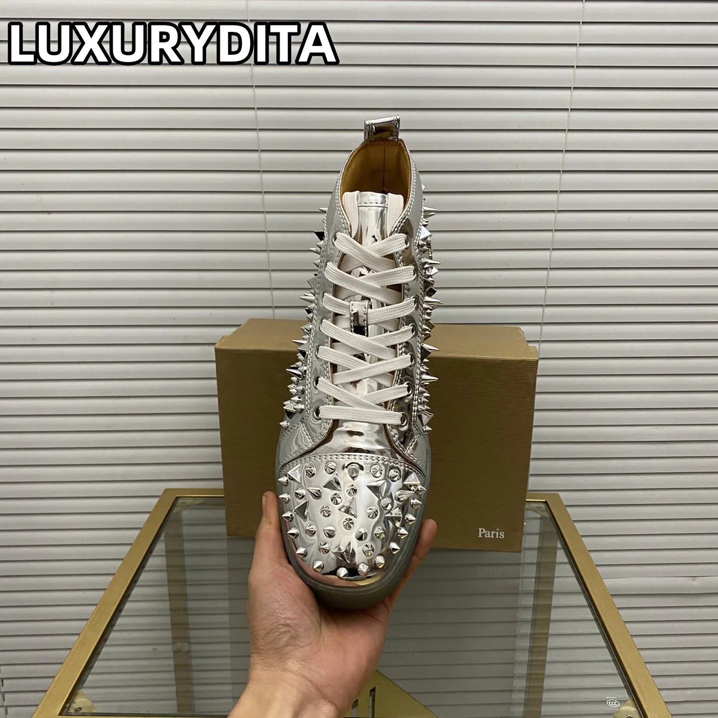 Top Quality Womens Trendy Casual Tennis Shoes Luxury Mens Real Leather Sneakers 35-48 Designr Rivet Red Sole Lovers Shoes M0212
Top Quality Womens Trendy Casual Tennis Shoes Luxury Mens Real Leather Sneakers 35-48 Designr Rivet Red Sole Lovers Shoes M0212