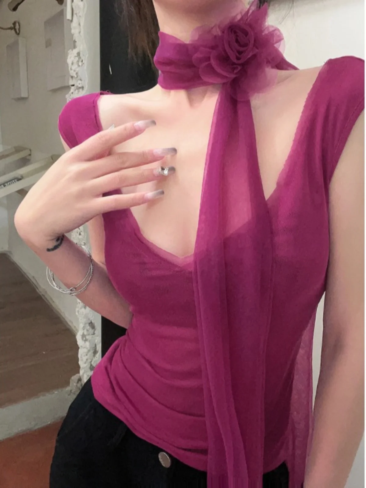 Summer Sexy Mesh Scarf Short Sleeveless V-neck Top Women's Outerwear Pleated Spicy Girl Style Short Strap Vest Fashion Sunscr...
Summer Sexy Mesh Scarf Short Sleeveless V-neck Top Women's Outerwear Pleated Spicy Girl Style Short Strap Vest Fashion Sunscr...