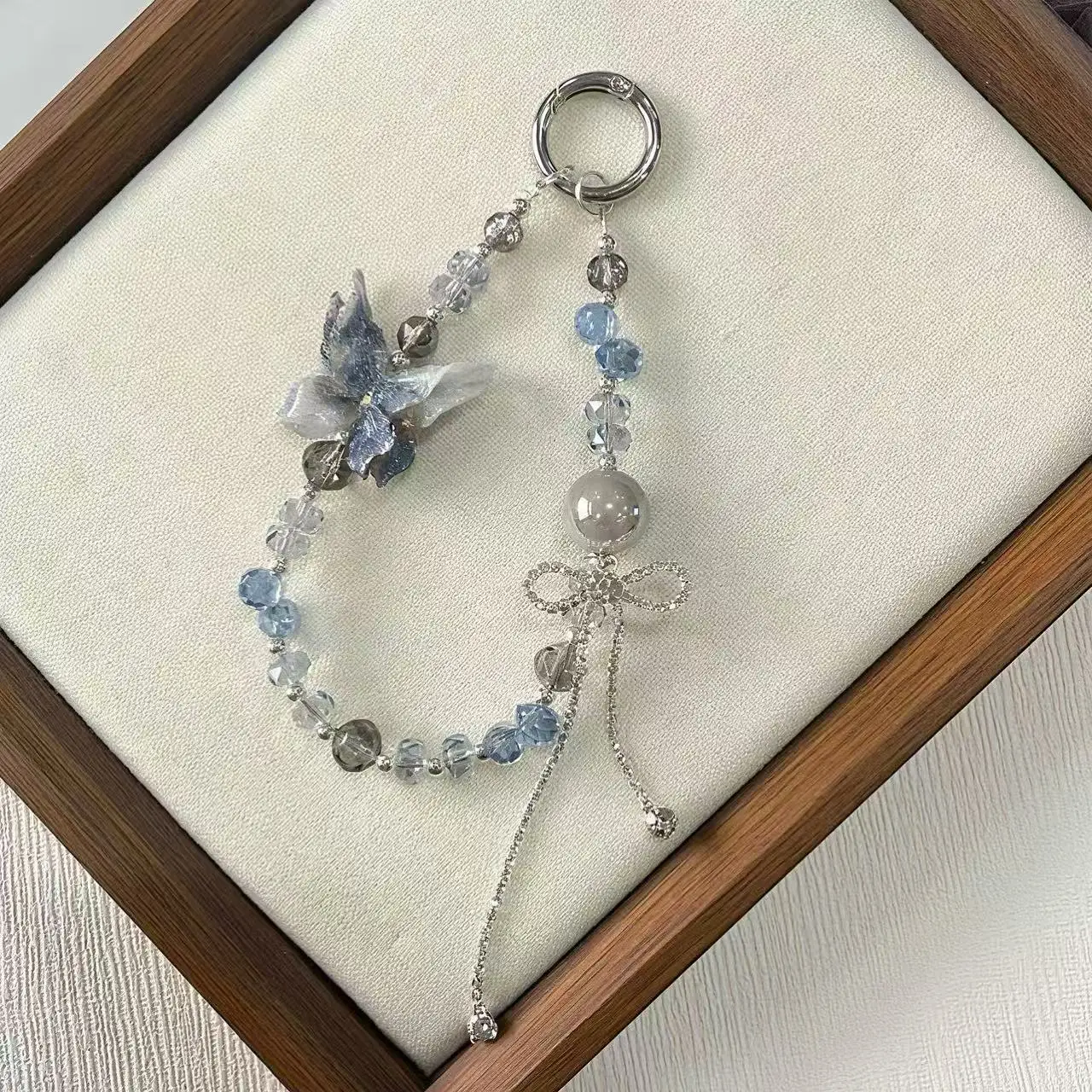 Simple and High-end Personalized Luminous Butterfly Full Diamond Tassel Crystal Beaded Mobile Phone Chain Bag Hanging Keychain
Simple and High-end Personalized Luminous Butterfly Full Diamond Tassel Crystal Beaded Mobile Phone Chain Bag Hanging Keychain