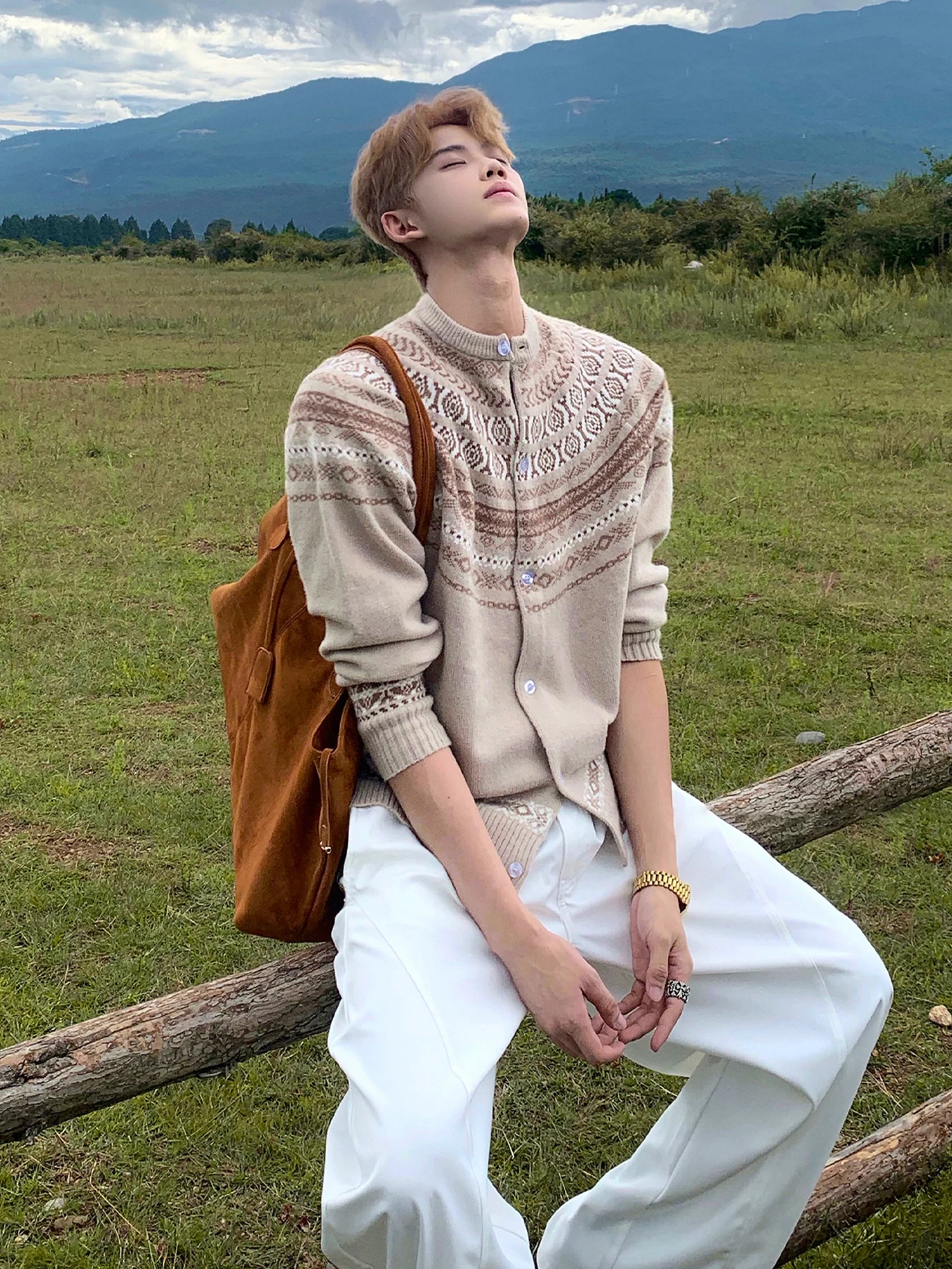 Мужской вязаный кардиган в американском стиле: модный повседневный свитер с длинным рукавом и круглым вырезом для осени и зимы, теплый молодежный трикотаж
Мужской вязаный кардиган в американском стиле: модный повседневный свитер с длинным рукавом и круглым вырезом для осени и зимы, теплый молодежный трикотаж