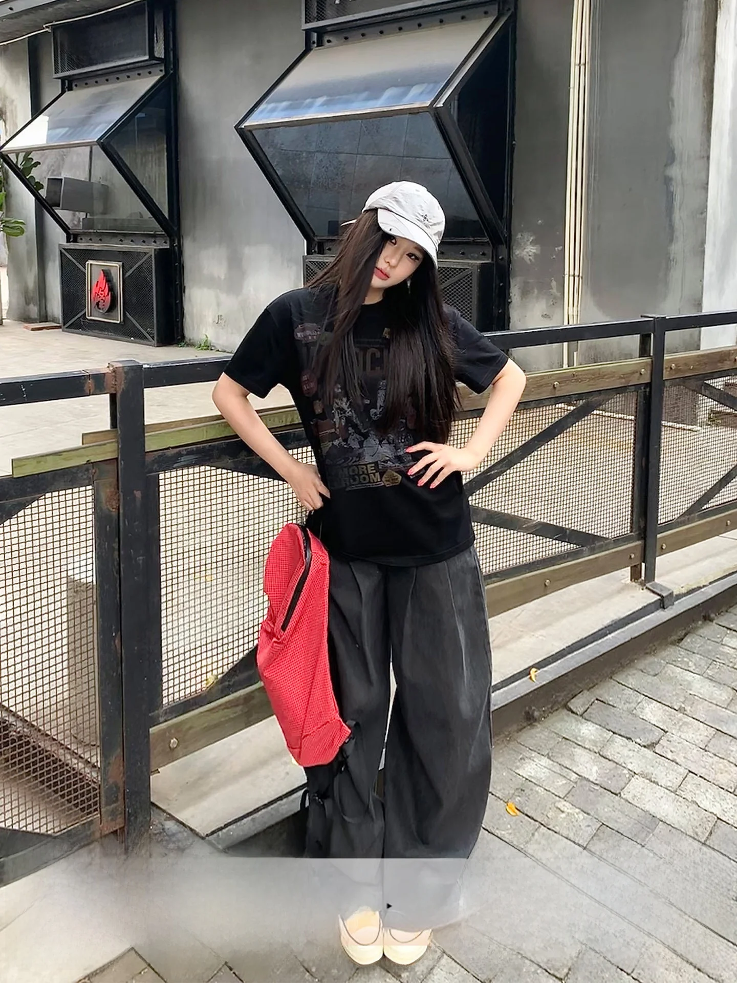 Washed American Retro Pleated Denim Jeans Women Loose Slimming Floor-Length Pants Spring Design Casual Straight Leg Trousers
Washed American Retro Pleated Denim Jeans Women Loose Slimming Floor-Length Pants Spring Design Casual Straight Leg Trousers