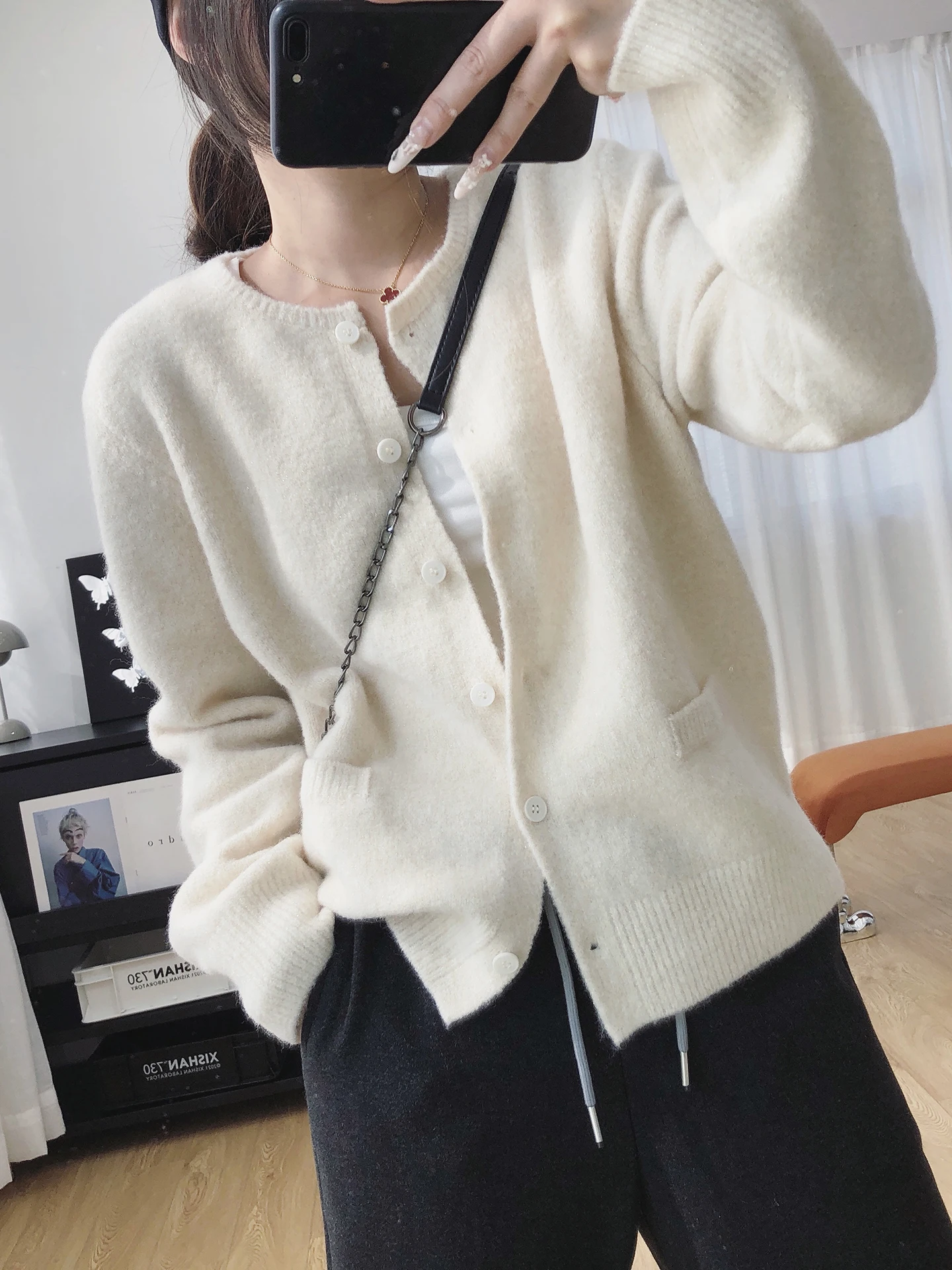 Soft iny шелковый шерстяной длинный светящийся вязаный свитер пальто женский осенне-зимний свободный утягивающий открытый кардиган теплая пушистая верхняя одежда
Soft iny шелковый шерстяной длинный светящийся вязаный свитер пальто женский осенне-зимний свободный утягивающий открытый кардиган теплая пушистая верхняя одежда