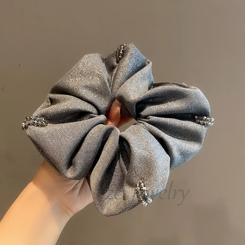 High-End Gray Fine Glitter Hand-Sewn Crystal Scrunchie for Women Fashionable Elegant Back of Head Light Luxury Hair Tie Hair Acc
High-End Gray Fine Glitter Hand-Sewn Crystal Scrunchie for Women Fashionable Elegant Back of Head Light Luxury Hair Tie Hair Acc