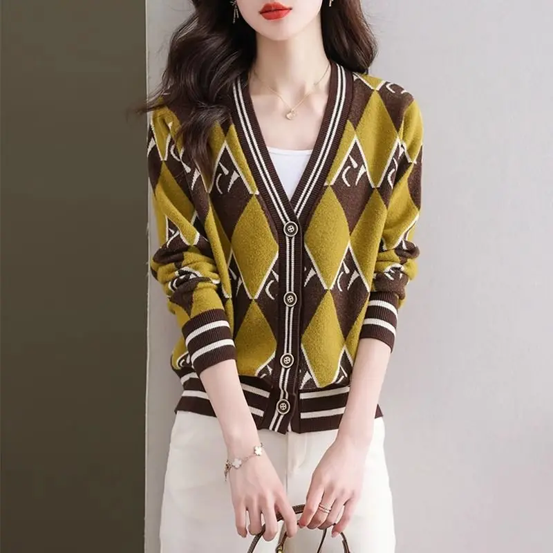 Western Style Retro Short Coat for Women 2024 New Hot Style Small Short Top Temperament High-end Knitted Cardigan
Western Style Retro Short Coat for Women 2024 New Hot Style Small Short Top Temperament High-end Knitted Cardigan
