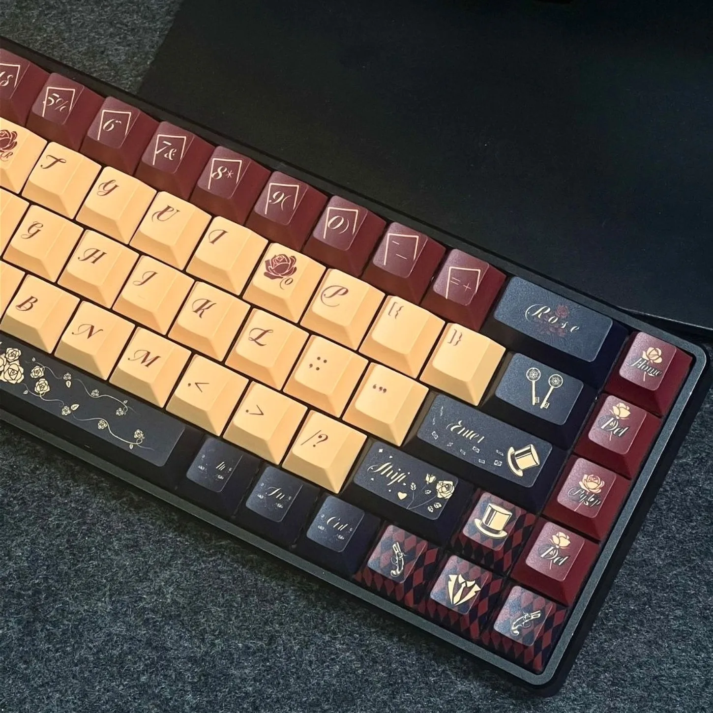 Комплект персонализированной механической клавиатуры Red Poker Theme Cherry Keychain Kit PBT с 83/101 клавишей, 60/64/84/98/108 раскладкой
Комплект персонализированной механической клавиатуры Red Poker Theme Cherry Keychain Kit PBT с 83/101 клавишей, 60/64/84/98/108 раскладкой