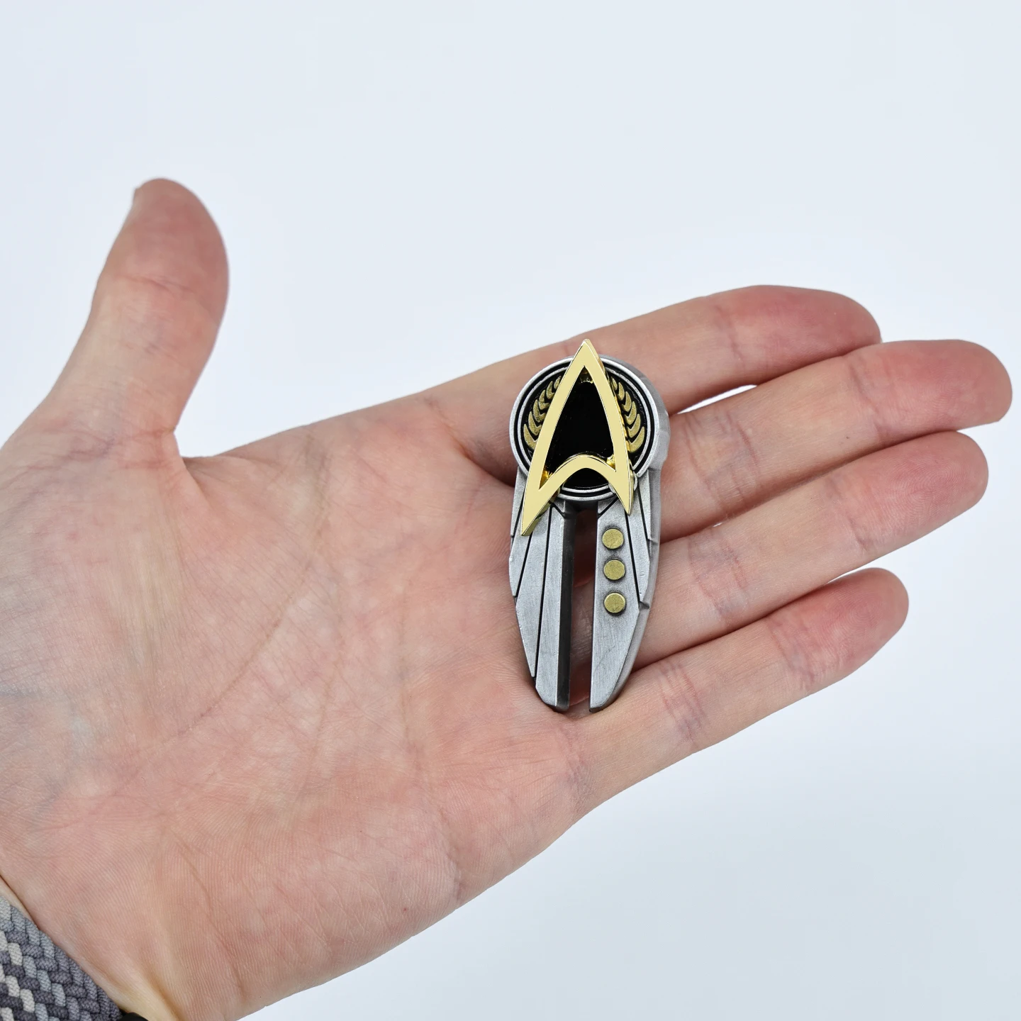 Металлические значки и броши Star Trek для костюмов Академии Звездного флота, аксессуары для Хэллоуина и вечеринок
Металлические значки и броши Star Trek для костюмов Академии Звездного флота, аксессуары для Хэллоуина и вечеринок