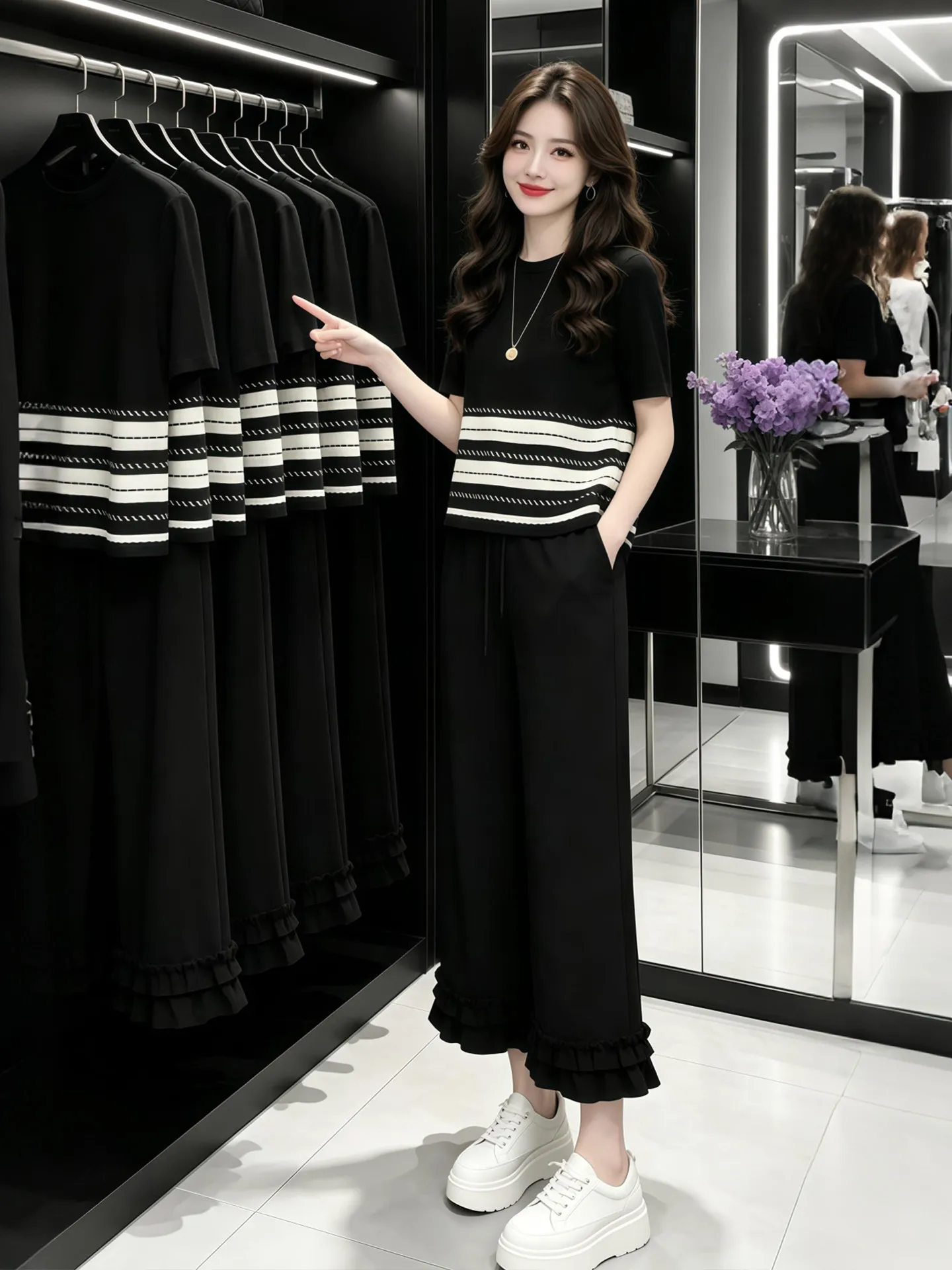 Fashionable Casual Summer Outfit Women's Soft Stylish Short Sleeve Top with Loose Wide Leg Pants Breathable Comfortable T-Shirt
Fashionable Casual Summer Outfit Women's Soft Stylish Short Sleeve Top with Loose Wide Leg Pants Breathable Comfortable T-Shirt