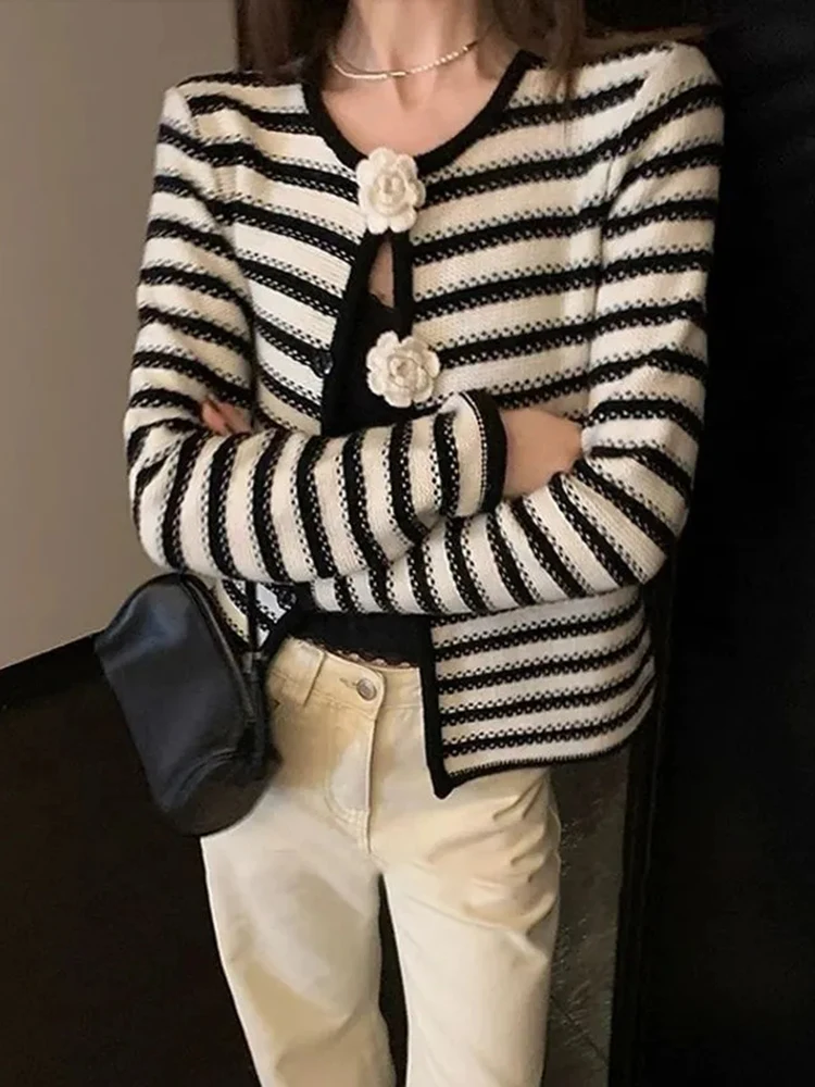 Stripe Knit Cardigan for Women Autumn Fashion 3D Flower Long Sleeve Female Knitwear Korean Elegant Slim All Match Button Coats
Stripe Knit Cardigan for Women Autumn Fashion 3D Flower Long Sleeve Female Knitwear Korean Elegant Slim All Match Button Coats